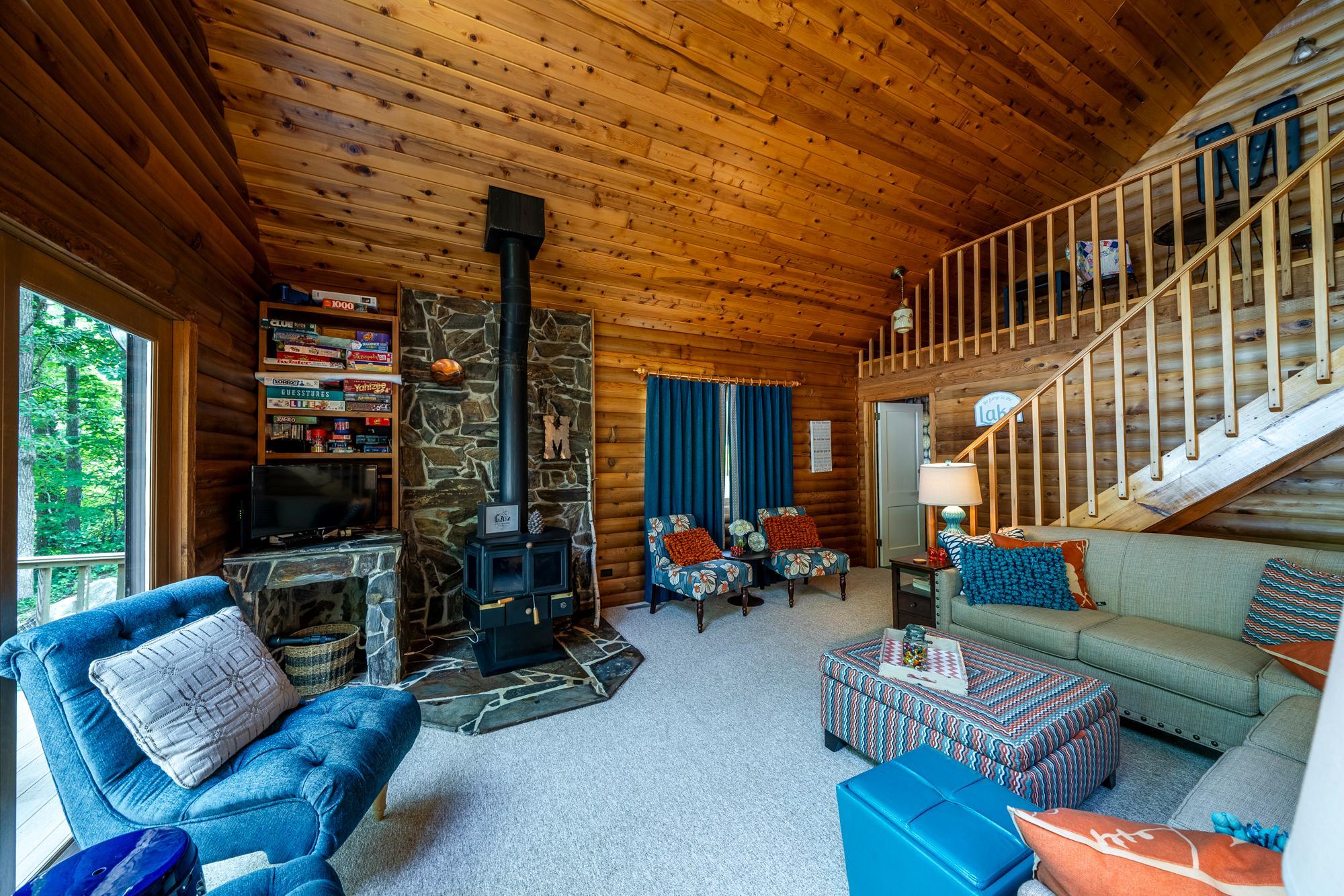 1990 single family home for sale at 34955 Freedom Flyer Road in Vergas, MN — 3 bed, 2 bath (photo 11 of 51)