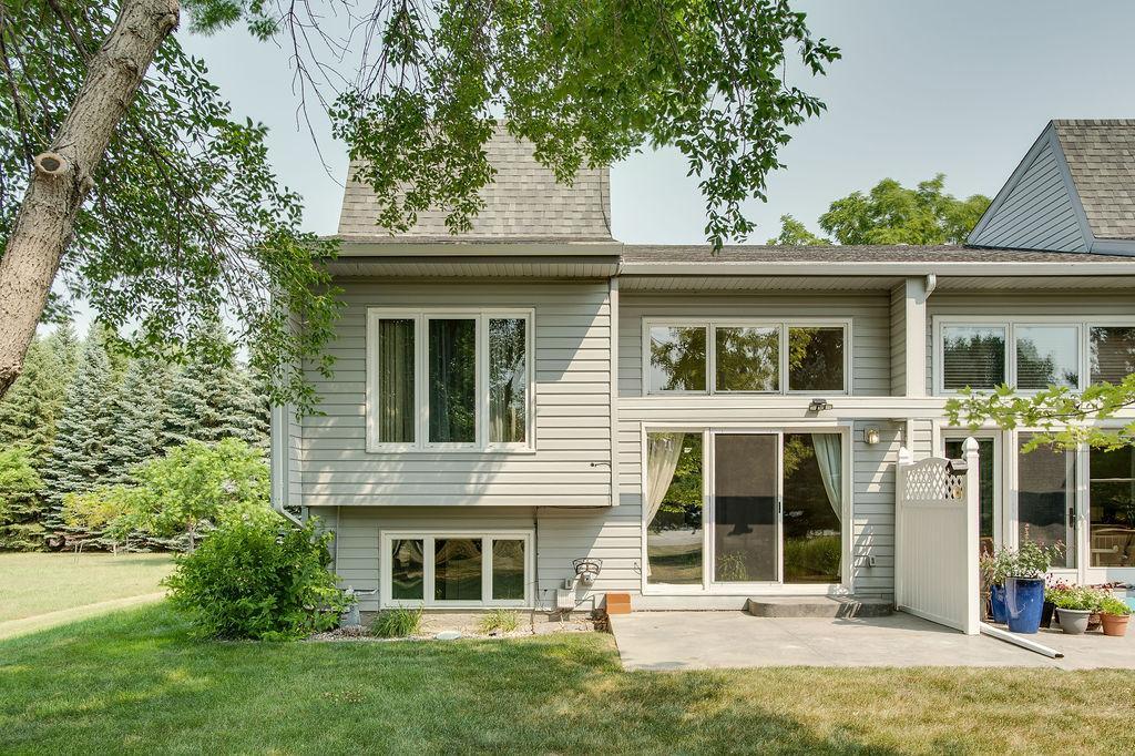 601 35th Avenue S, Moorhead MN 56560 - Photo 2 of 39