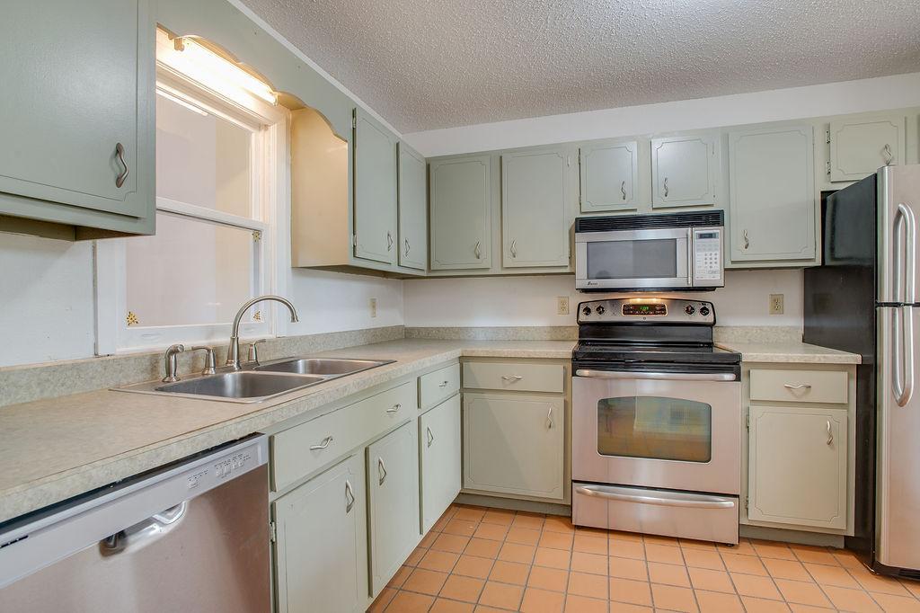 601 35th Avenue S, Moorhead MN 56560 - Photo 14 of 39