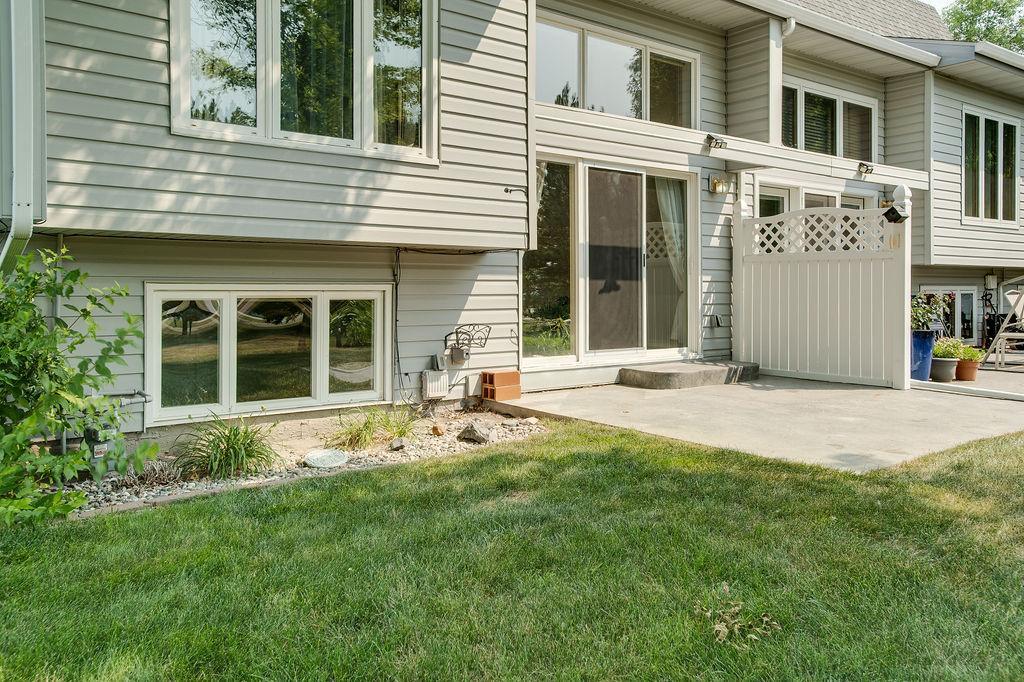 601 35th Avenue S, Moorhead MN 56560 - Photo 3 of 39