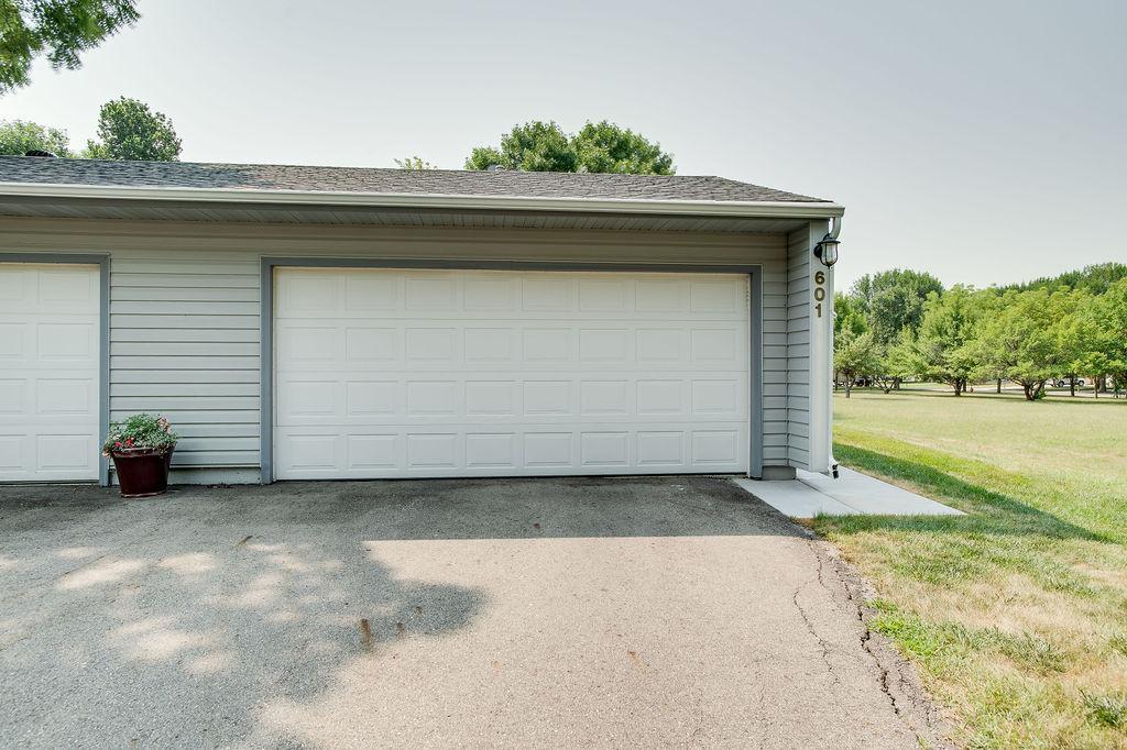 601 35th Avenue S, Moorhead MN 56560 - Photo 5 of 39