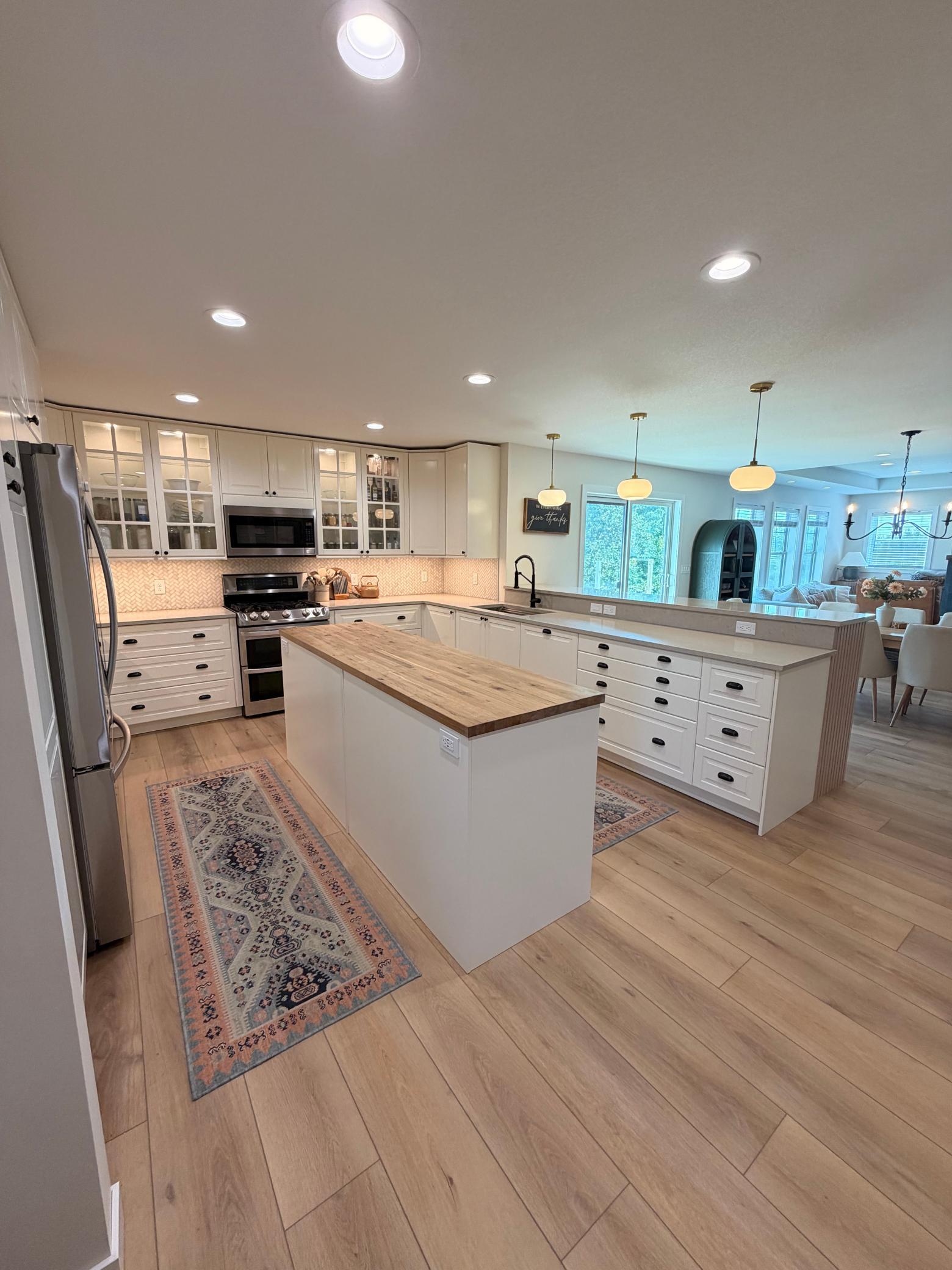 1994 single family home for sale at 330 5th Street in Bluffton, MN — 5 bed, 4 bath (photo 6 of 27)