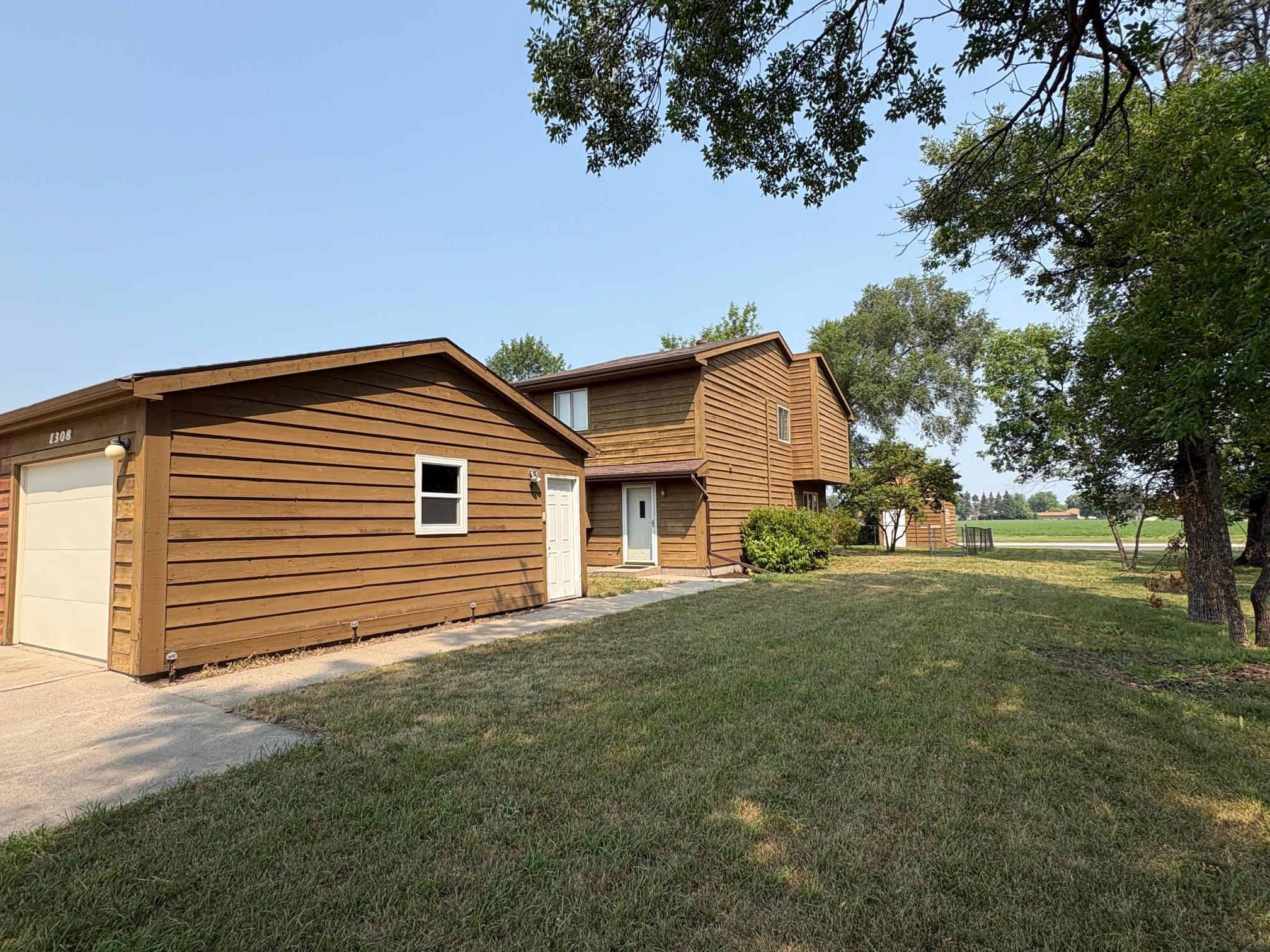1308 4th Avenue N, Wahpeton ND 58075 - Photo 4 of 33