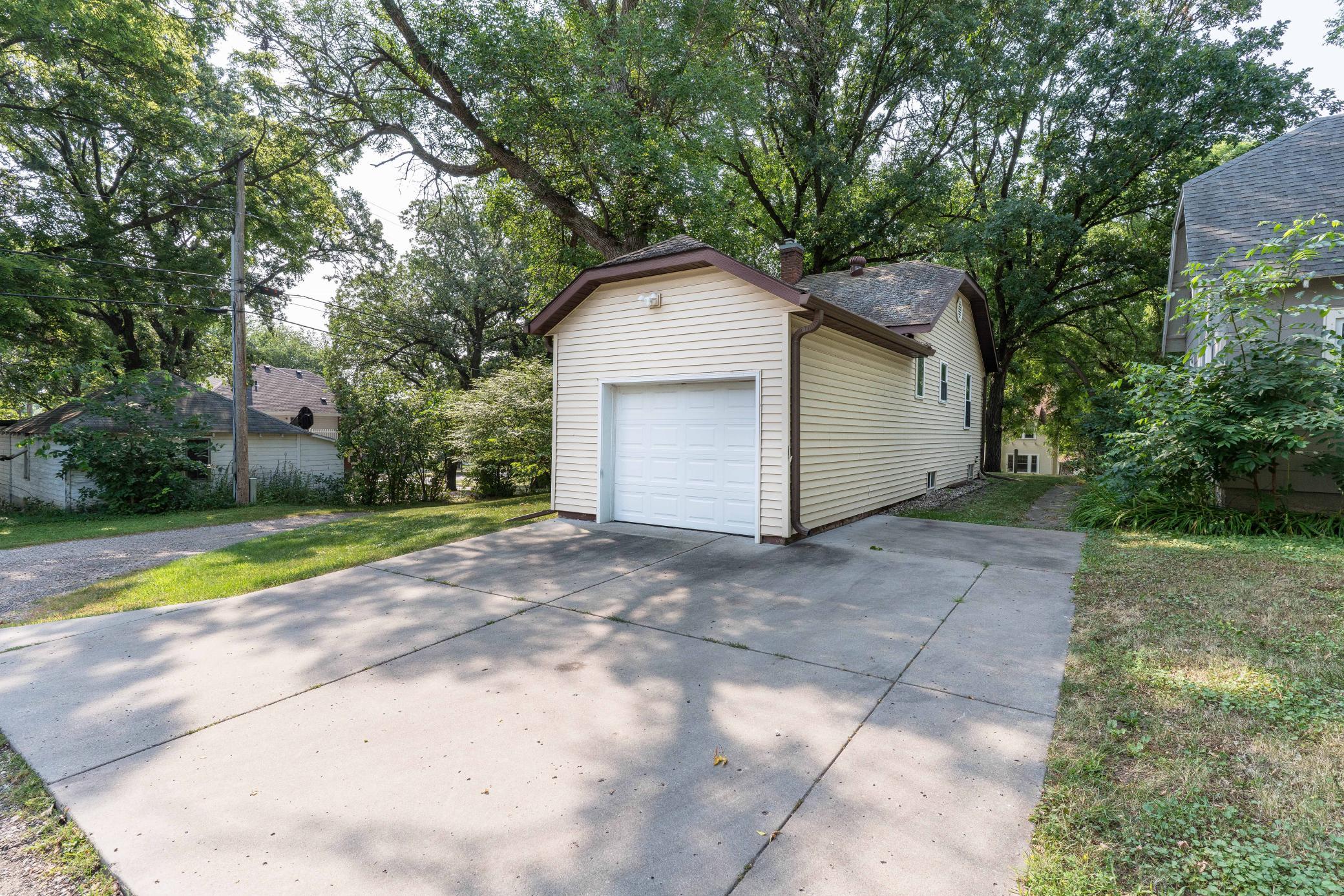 314 Birch Avenue W, Fergus Falls MN 56537 - Photo 4 of 32
