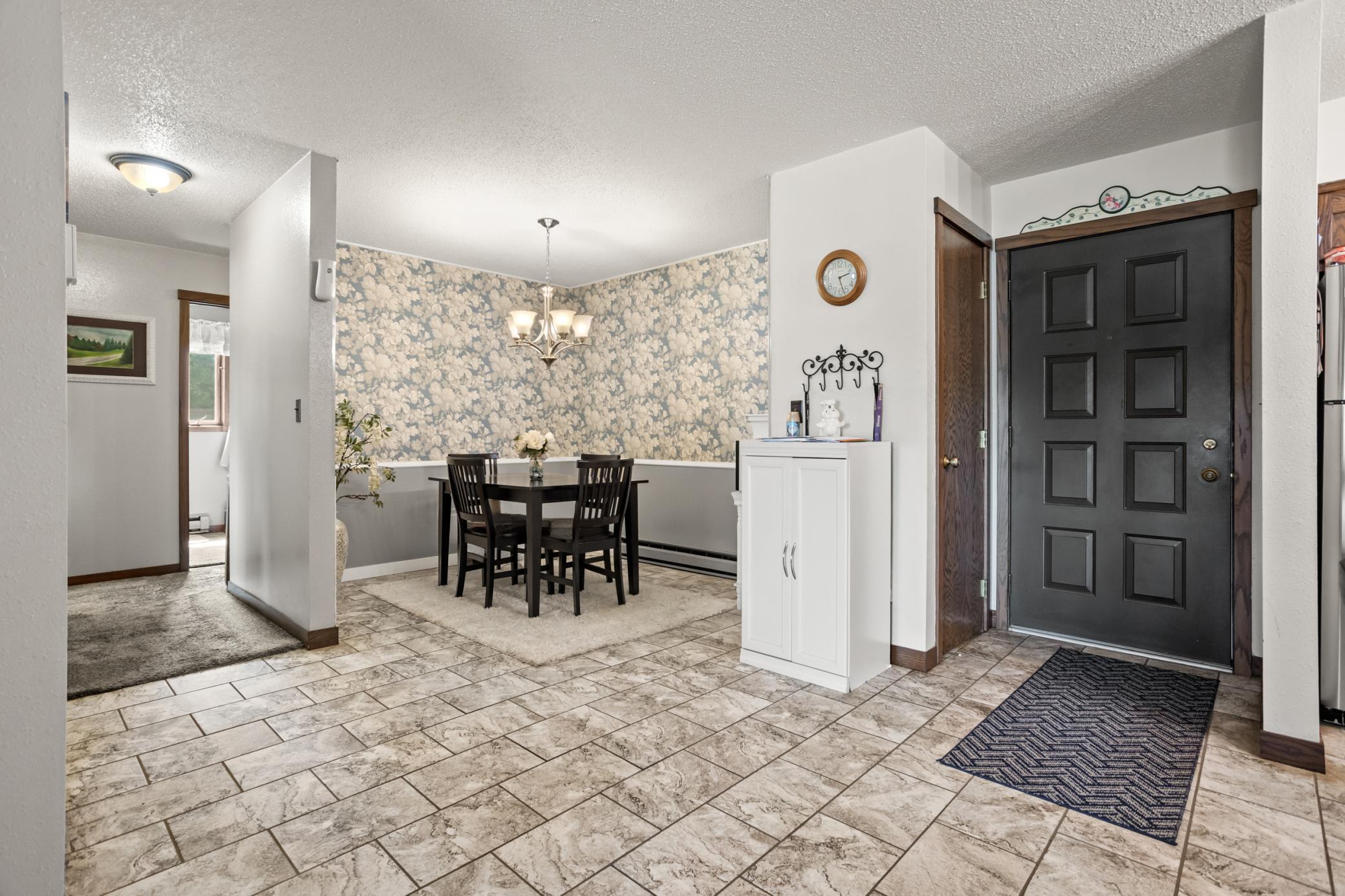 2402 18th Street S, Fargo ND 58103 - Photo 9 of 23