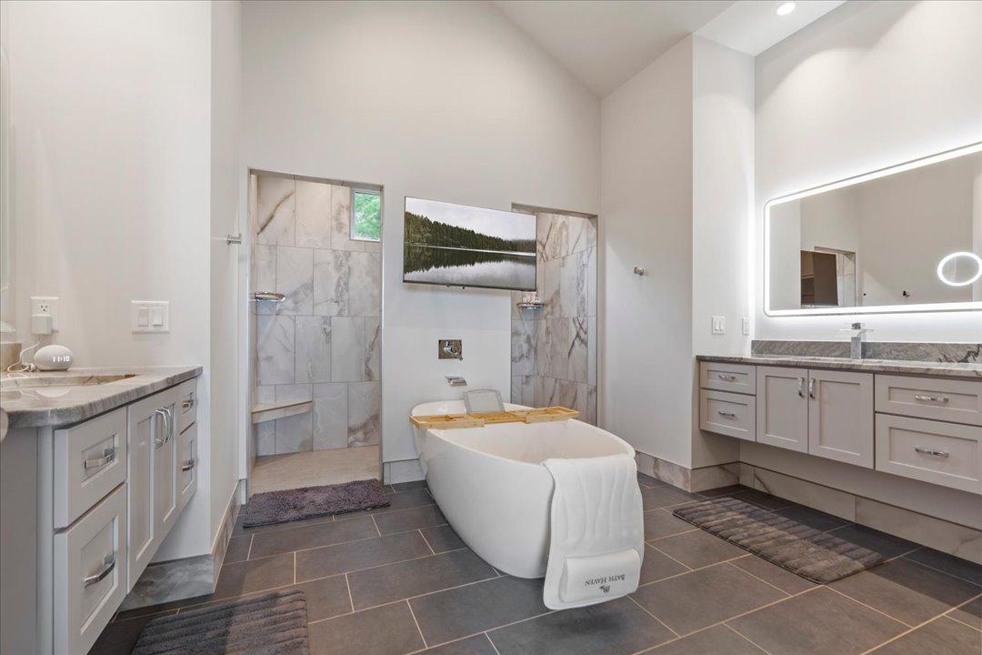 2022 single family home for sale at 12583 N Pelican Lane in Merrifield, MN — 4 bed, 5 bath (photo 26 of 70)