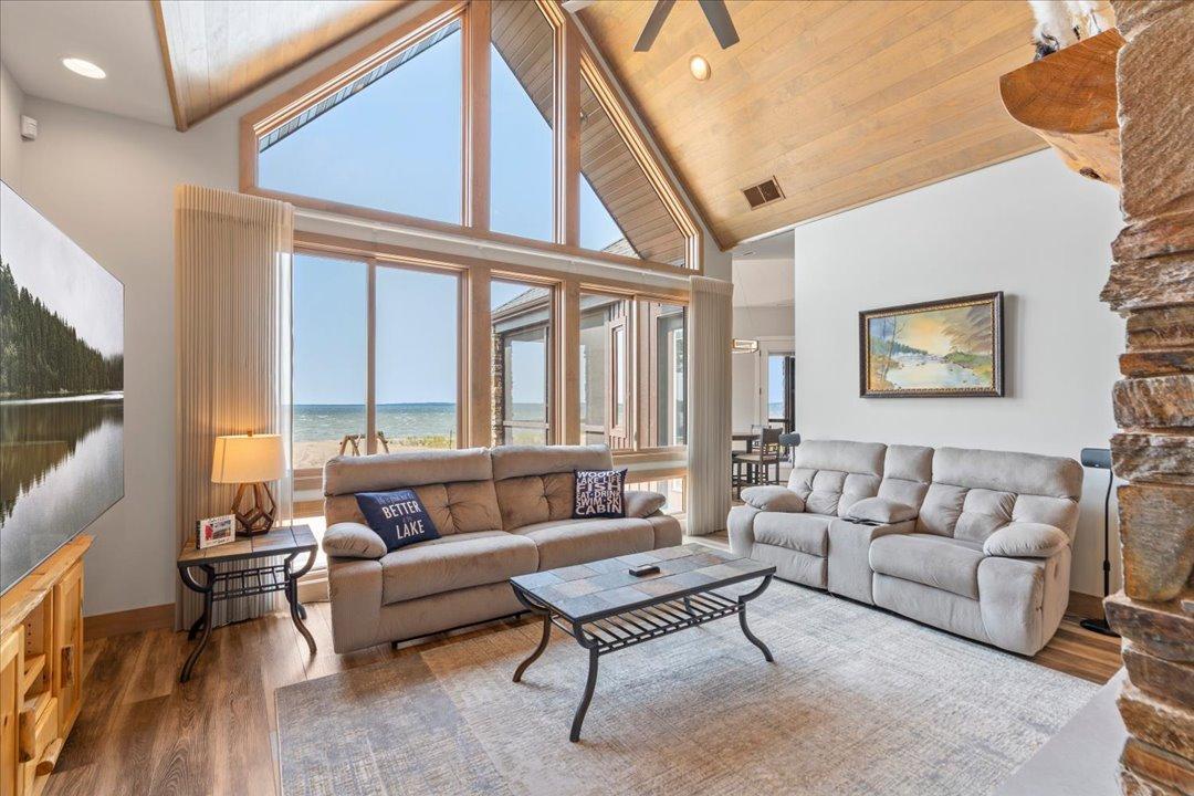 2022 single family home for sale at 12583 N Pelican Lane in Merrifield, MN — 4 bed, 5 bath (photo 5 of 70)