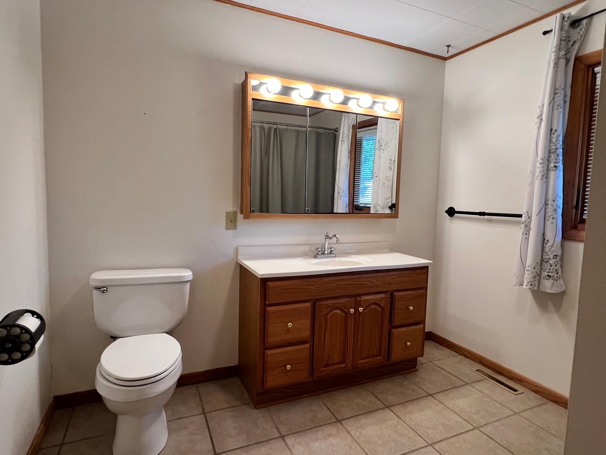 1968 single family home for sale at 2689 and 2688 Oak Loop NW in Baudette, MN — 3 bed, 1 bath (photo 17 of 25)