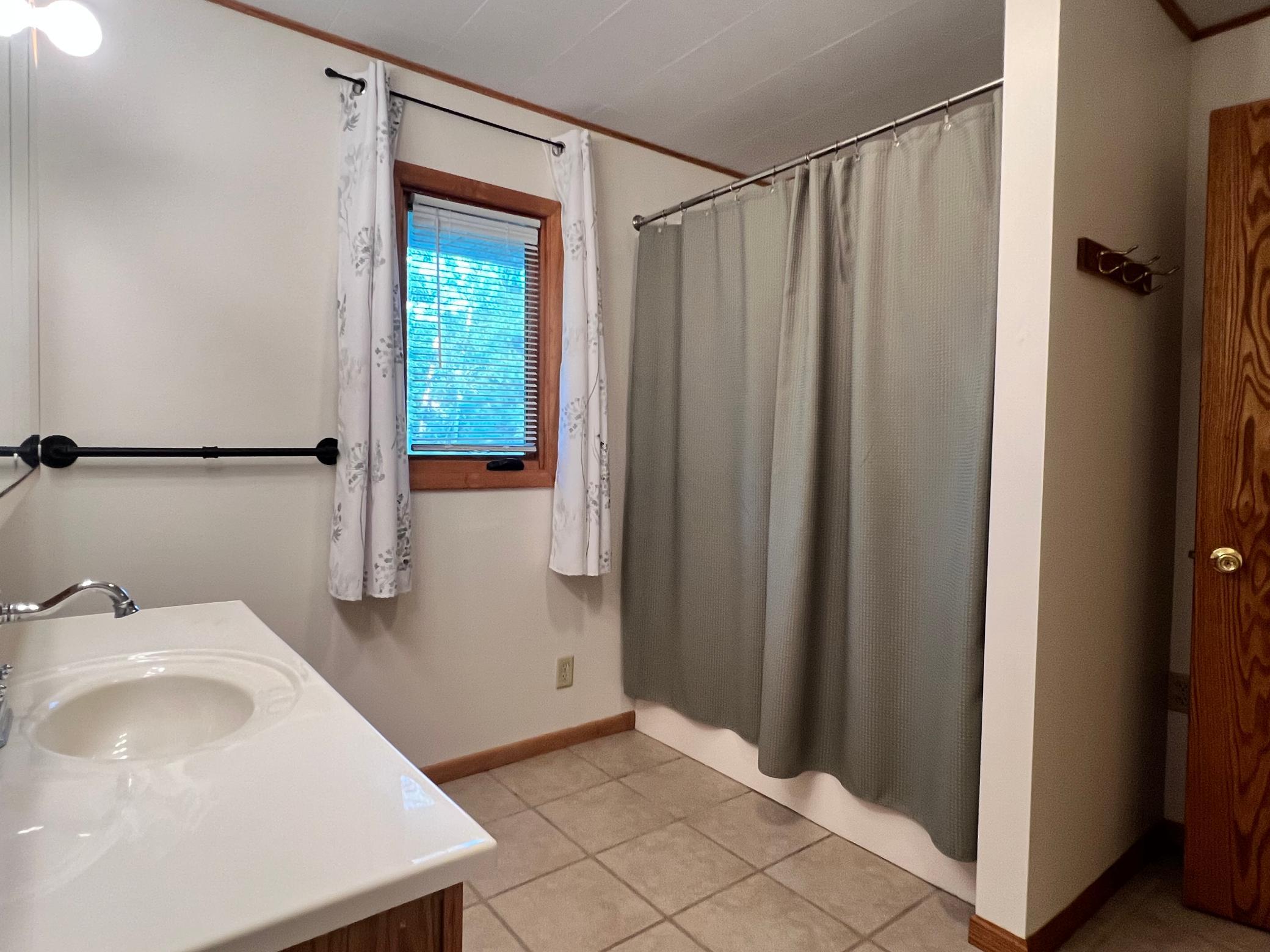 1968 single family home for sale at 2689 and 2688 Oak Loop NW in Baudette, MN — 3 bed, 1 bath (photo 18 of 25)