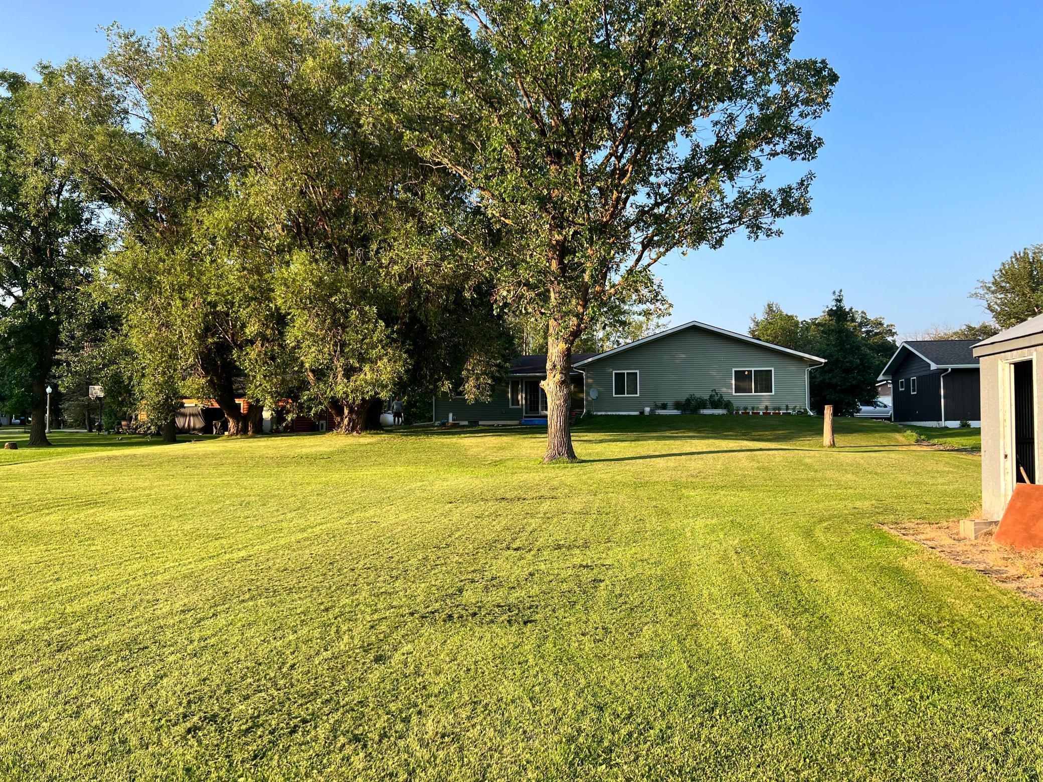1968 single family home for sale at 2689 and 2688 Oak Loop NW in Baudette, MN — 3 bed, 1 bath (photo 3 of 25)