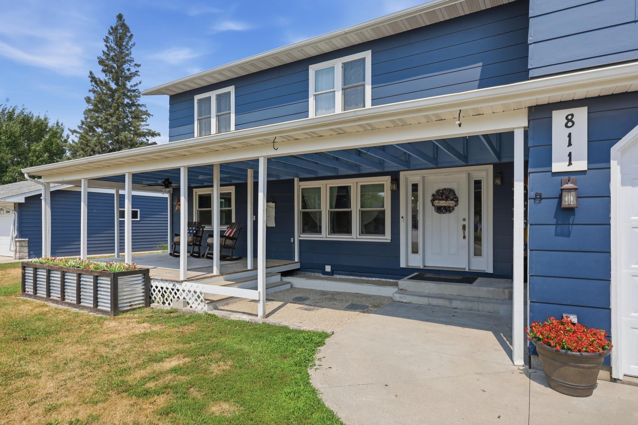1954 single family home for sale at 811 1st Avenue E in Ada, MN — 6 bed, 5 bath (photo 2 of 61)