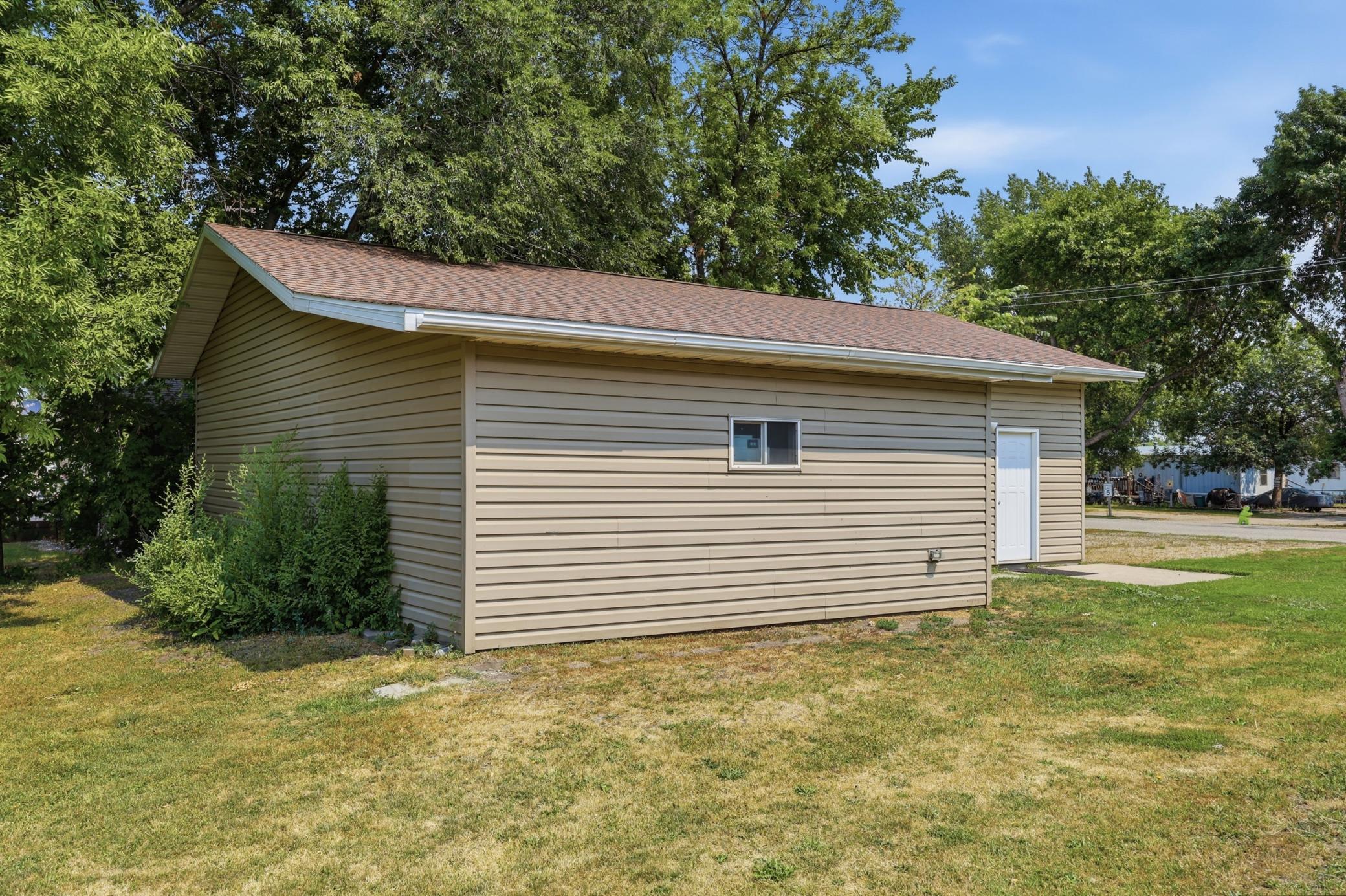 1954 single family home for sale at 811 1st Avenue E in Ada, MN — 6 bed, 5 bath (photo 53 of 61)