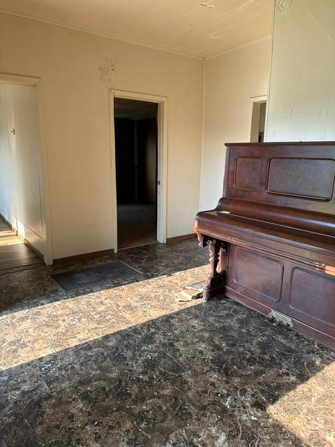 1910 single family home for sale at 514 Conley Avenue S in Thief River Falls, MN — 3 bed, 1 bath (photo 10 of 26)
