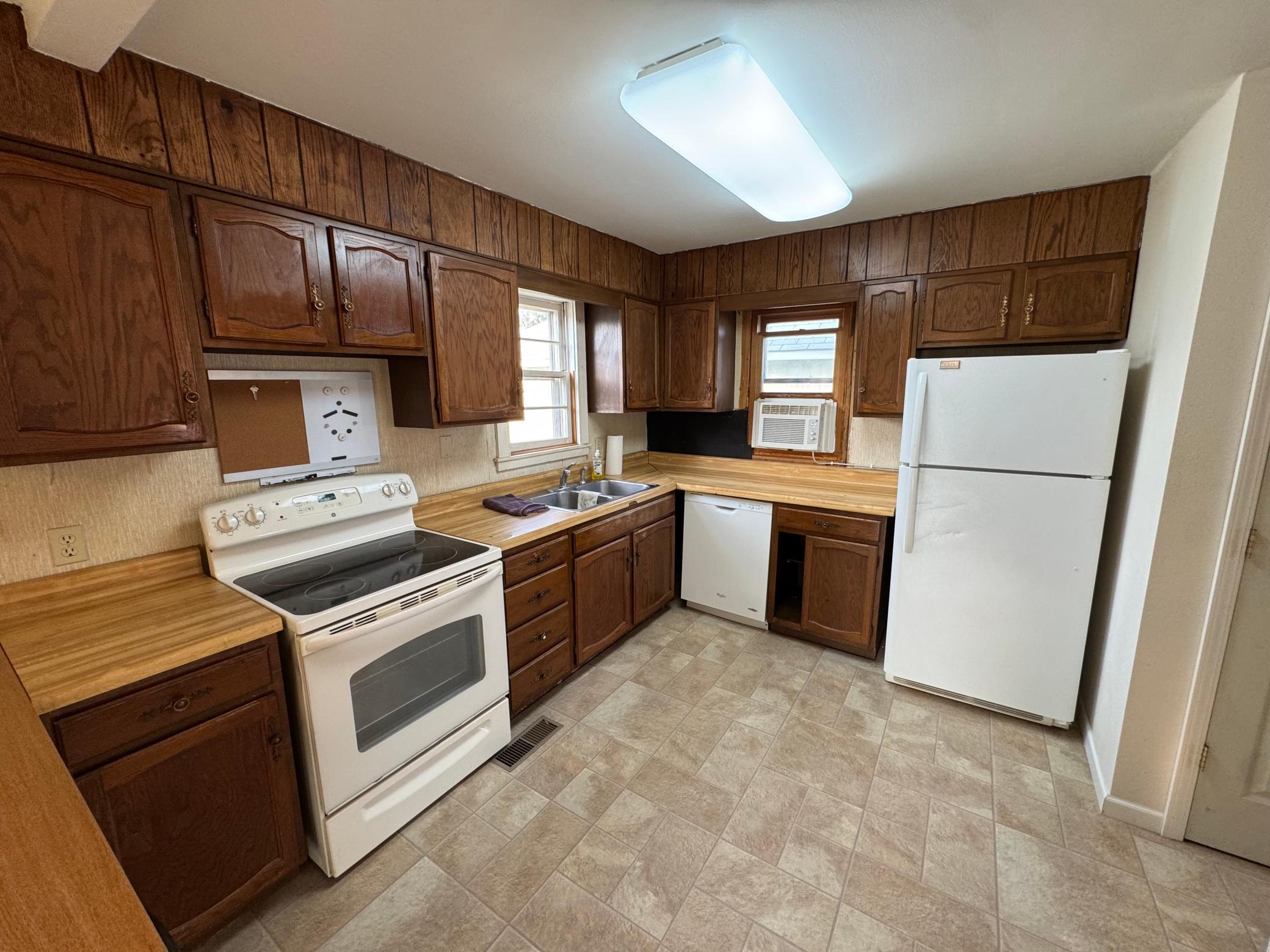 1706 N 4th Avenue, Moorhead MN 56560 - Photo 4 of 23