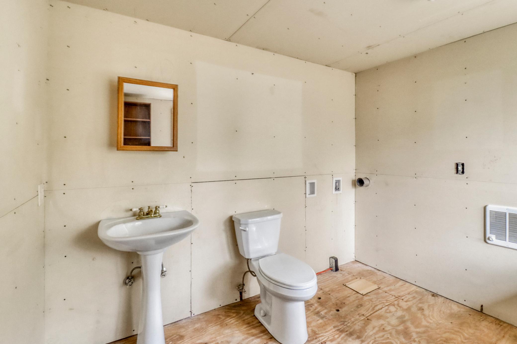 1975 single family home for sale at 32898 Priebs Park Drive in Vergas, MN — 1 bed, 2 bath (photo 32 of 48)