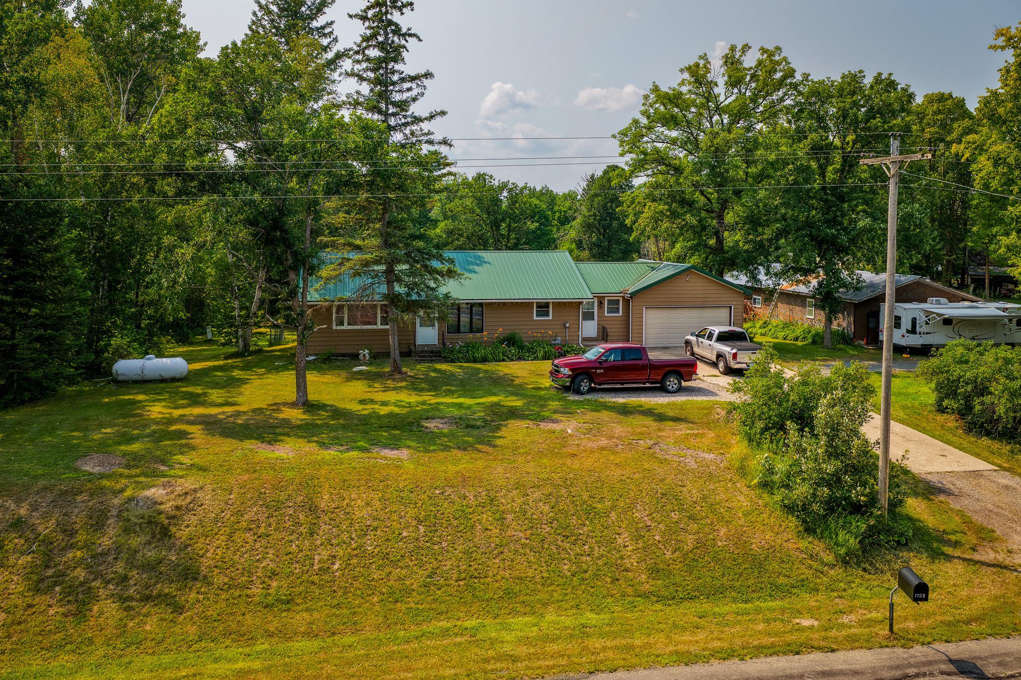 1970 single family home for sale at 1723 Scenic Highway NE in Pennington, MN — 3 bed, 2 bath (photo 17 of 46)