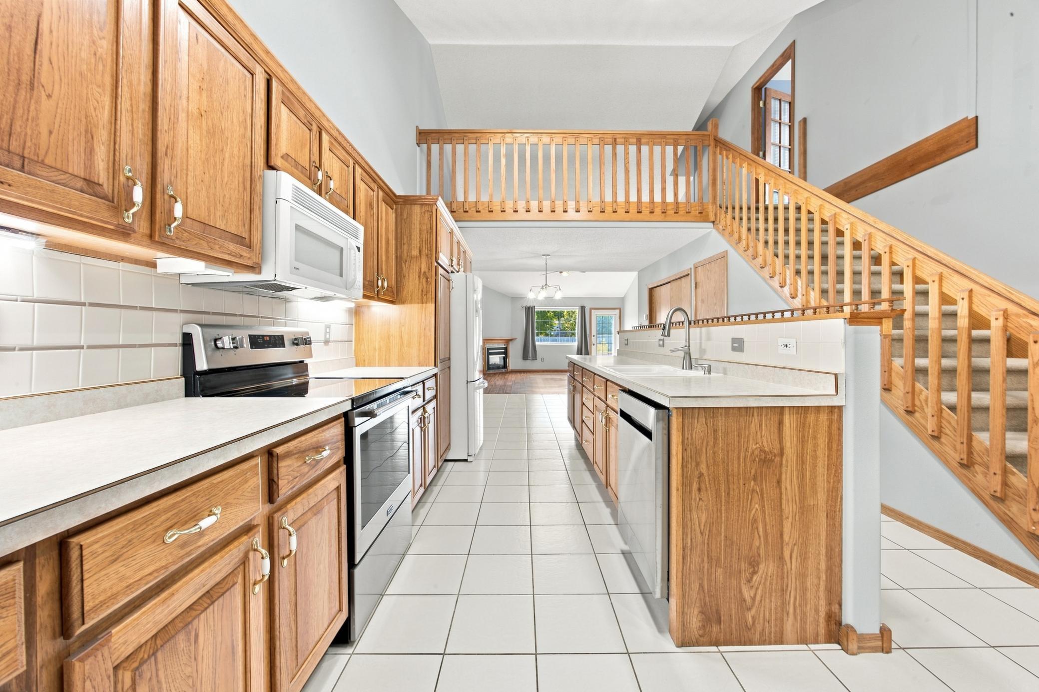 843 12 1/2 Avenue W, West Fargo ND 58078 - Photo 4 of 24