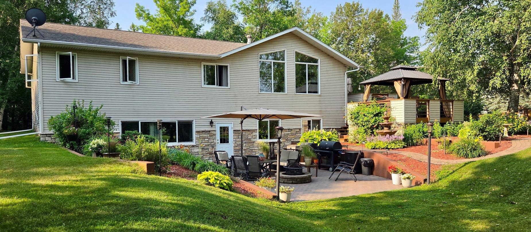 2001 single family home for sale at 1872 State Highway 11 SE in Baudette, MN — 5 bed, 3 bath (photo 2 of 24)