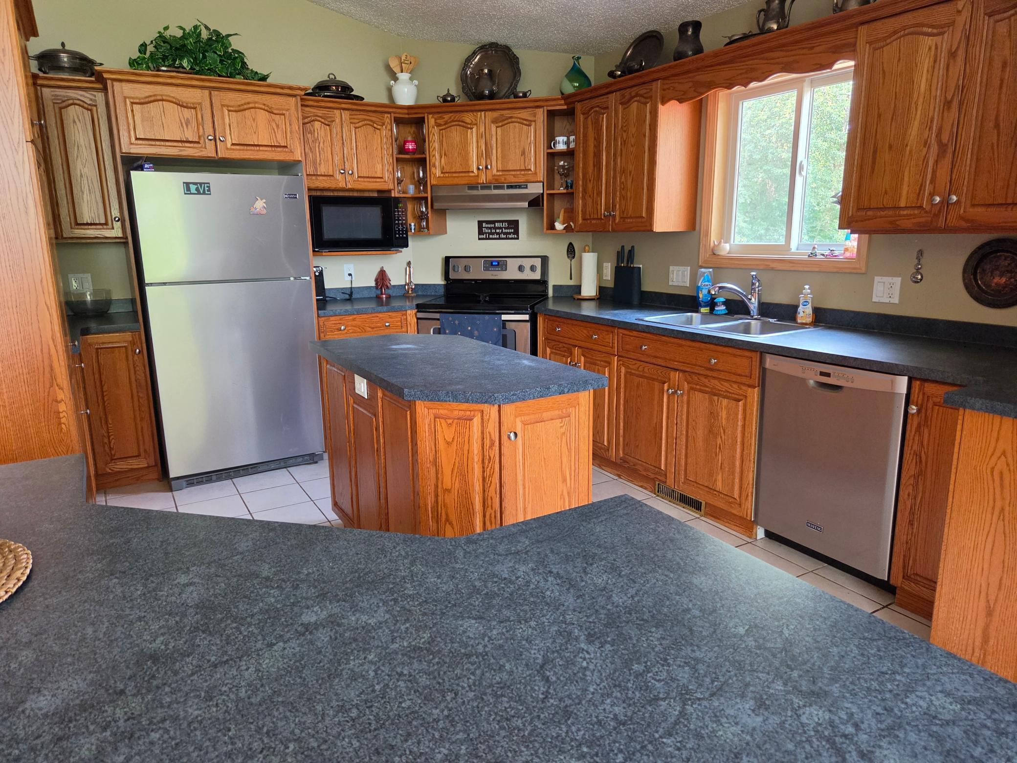 2001 single family home for sale at 1872 State Highway 11 SE in Baudette, MN — 5 bed, 3 bath (photo 14 of 24)