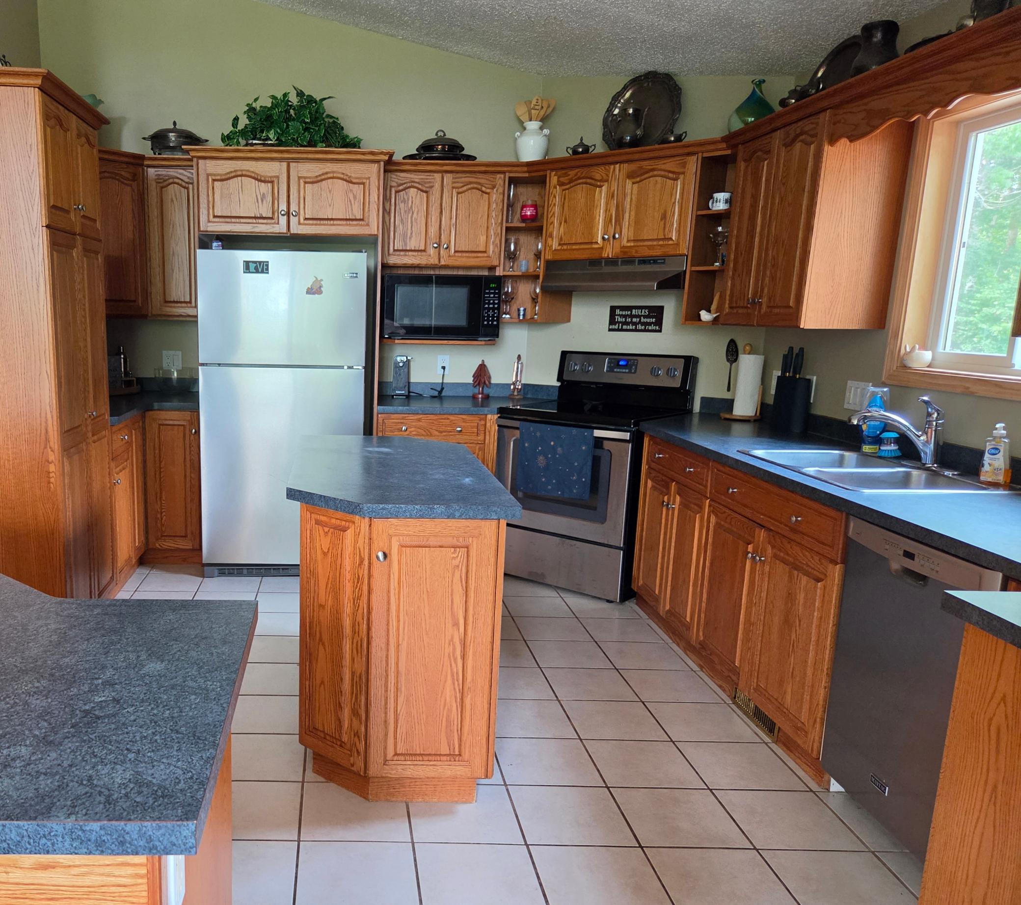 2001 single family home for sale at 1872 State Highway 11 SE in Baudette, MN — 5 bed, 3 bath (photo 15 of 24)