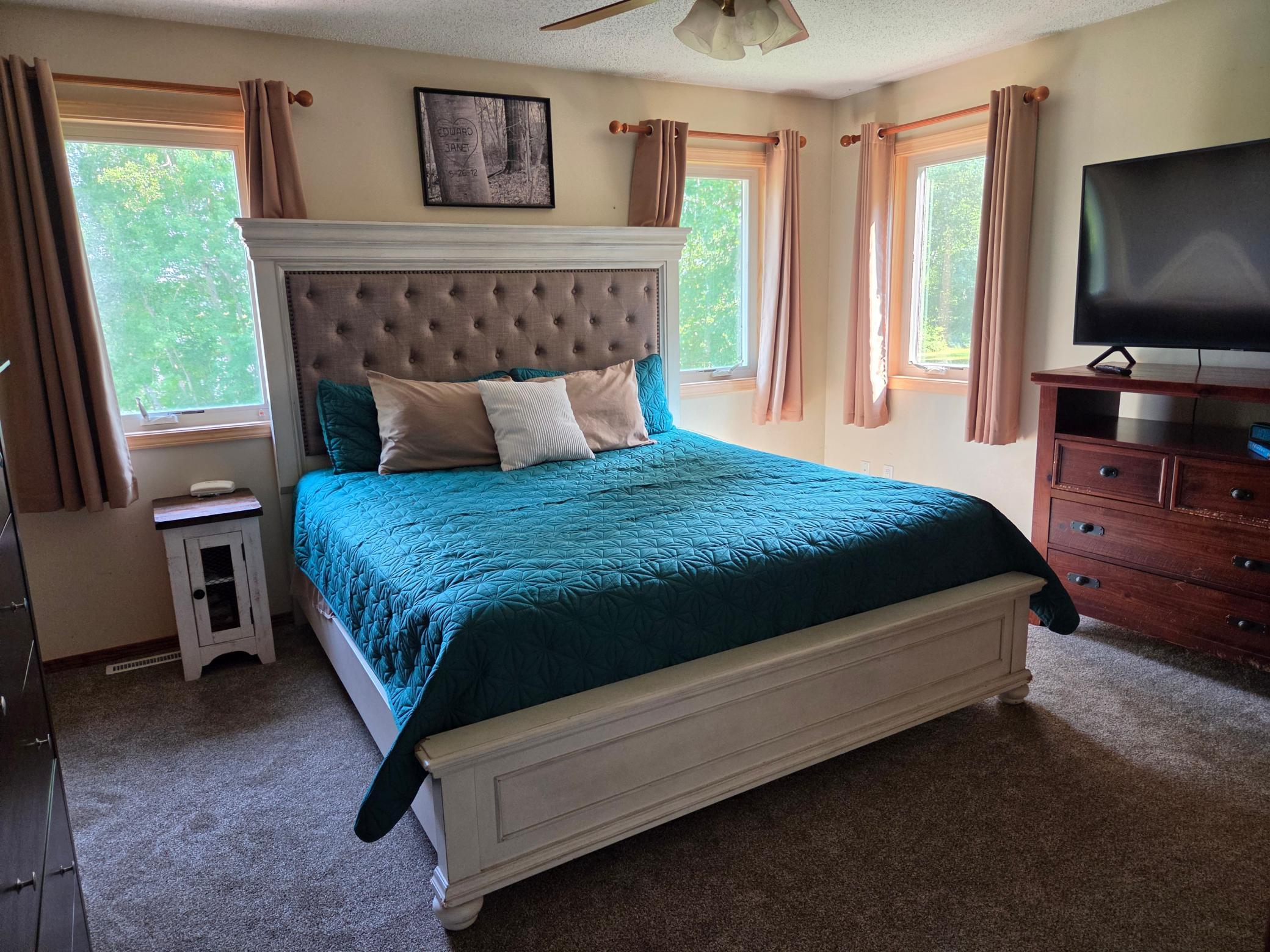 2001 single family home for sale at 1872 State Highway 11 SE in Baudette, MN — 5 bed, 3 bath (photo 16 of 24)