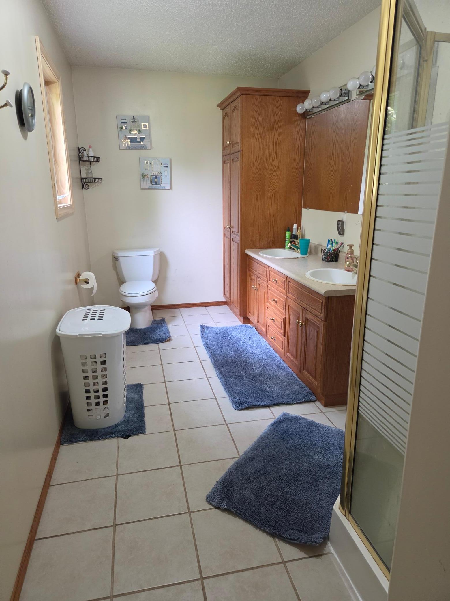 2001 single family home for sale at 1872 State Highway 11 SE in Baudette, MN — 5 bed, 3 bath (photo 17 of 24)