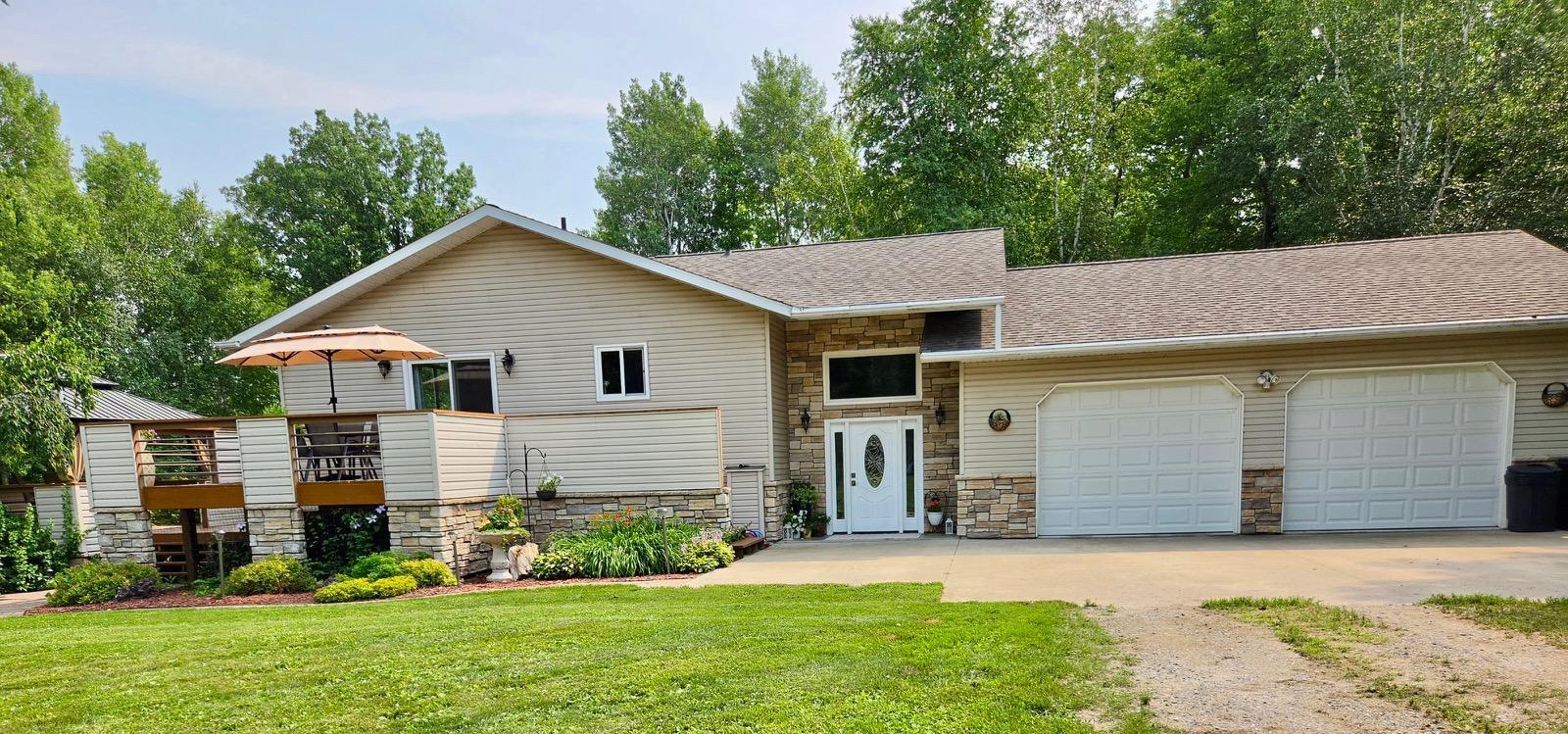 2001 single family home for sale at 1872 State Highway 11 SE in Baudette, MN — 5 bed, 3 bath (photo 4 of 24)
