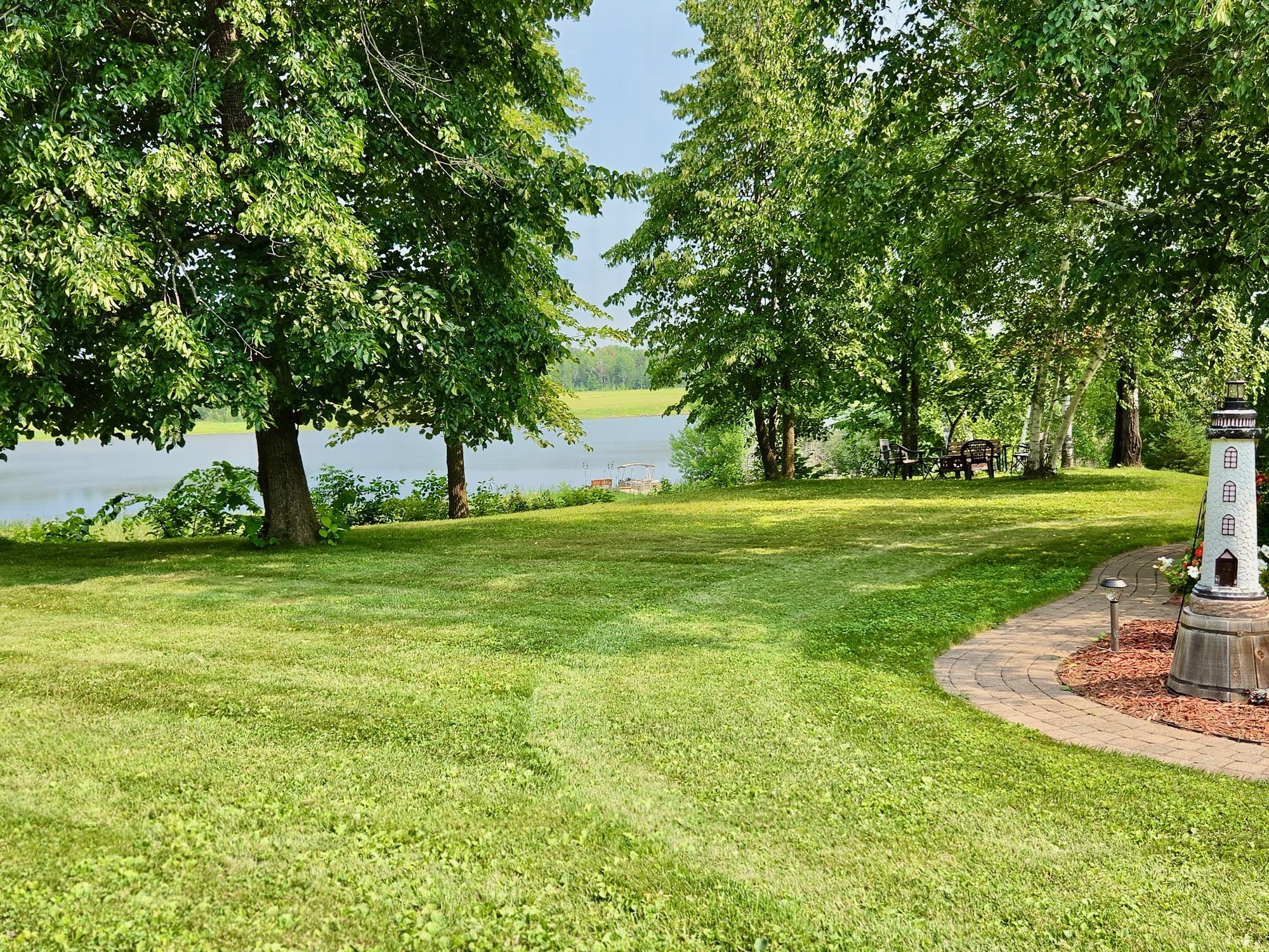 2001 single family home for sale at 1872 State Highway 11 SE in Baudette, MN — 5 bed, 3 bath (photo 5 of 24)