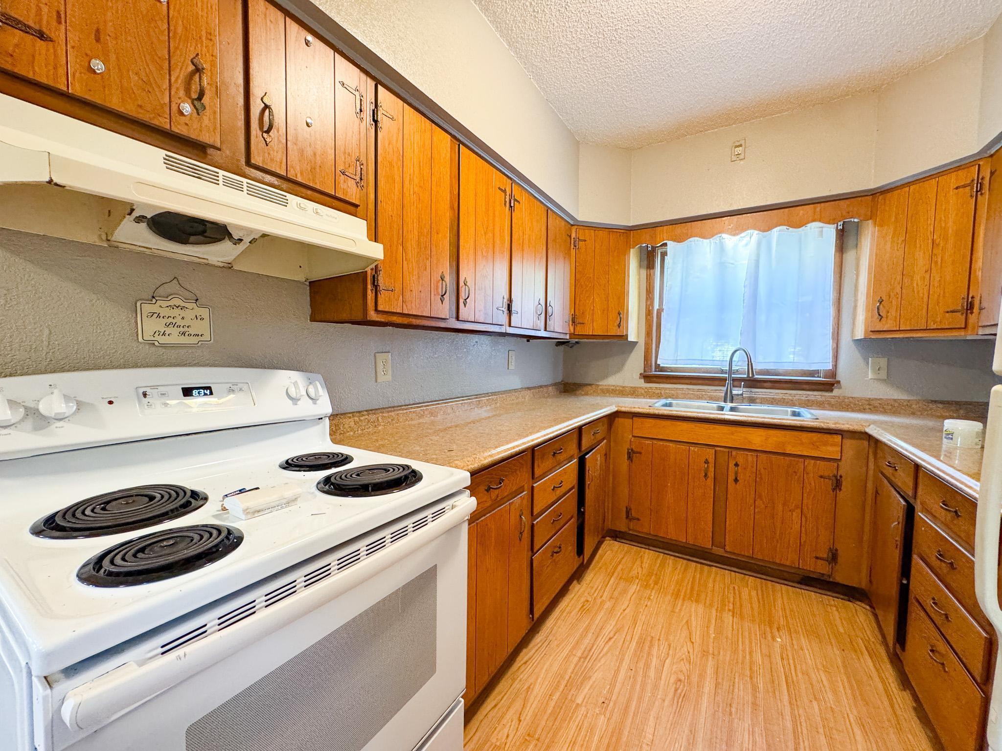 127 E Summit Avenue, Fergus Falls MN 56537 - Photo 9 of 41