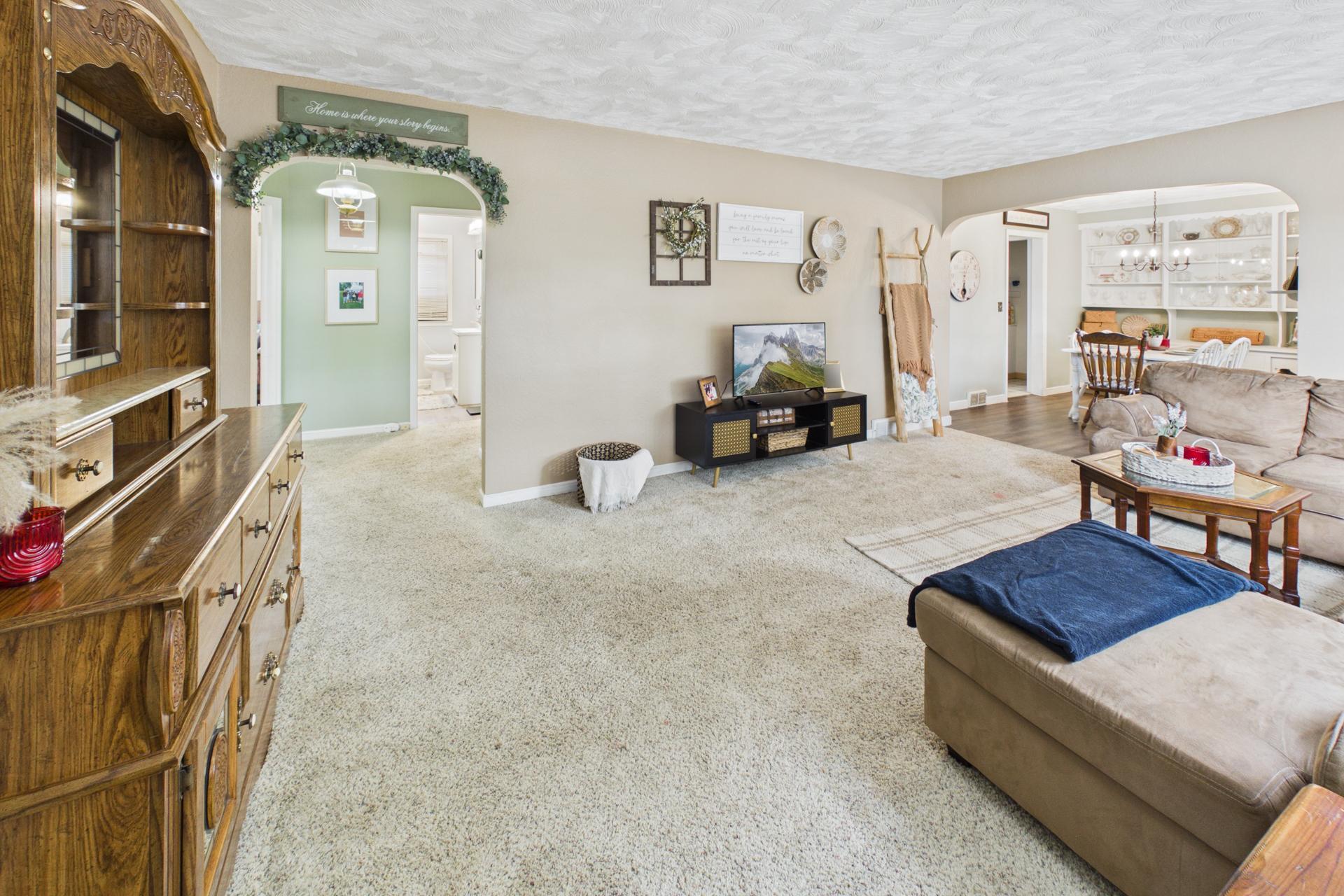 1950 single family home for sale at 11398 Wonderland Park Circle in Brainerd, MN — 3 bed, 1 bath (photo 5 of 22)