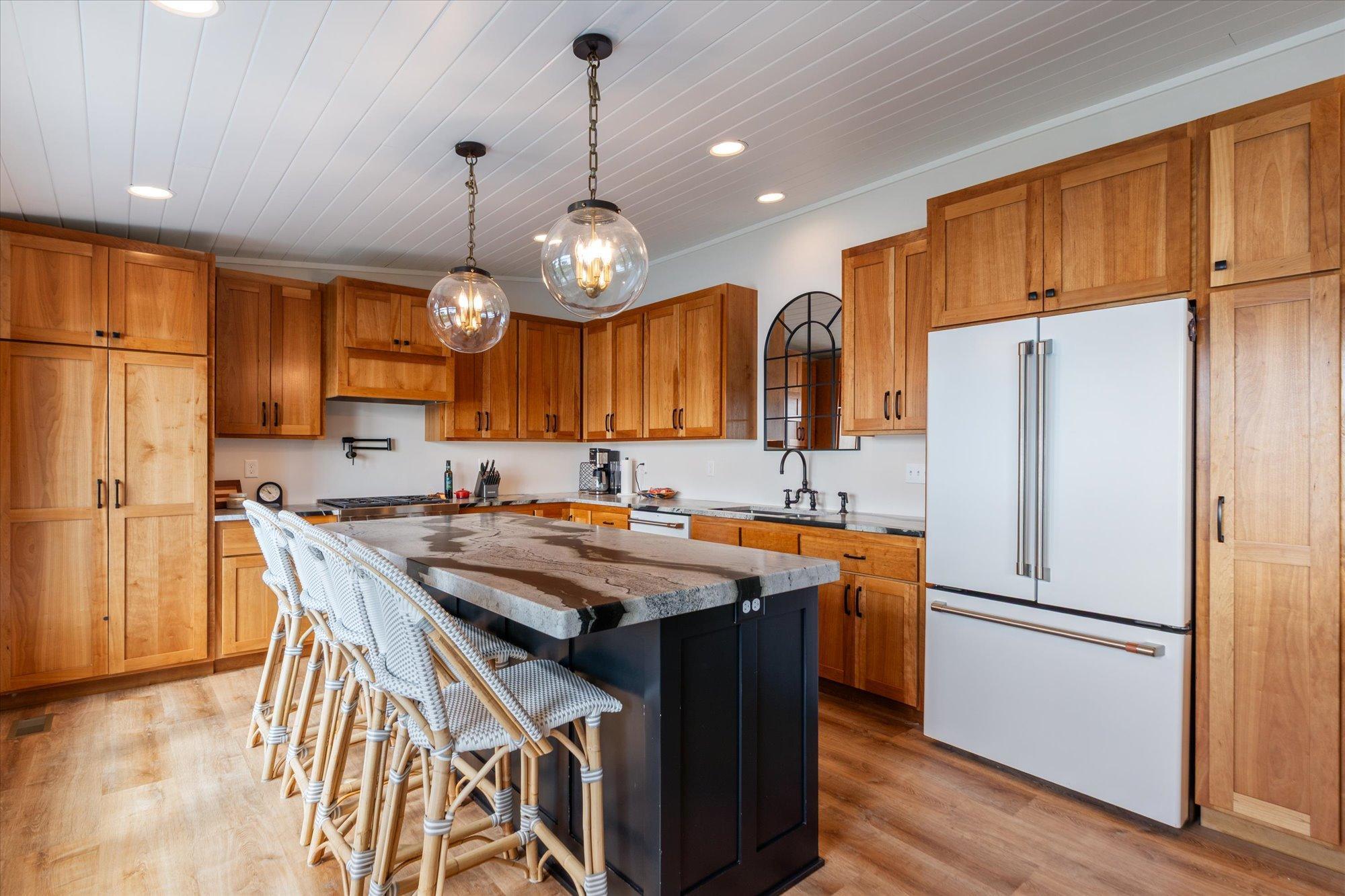 1967 single family home for sale at 16161 Pine Lure Drive in Crosslake, MN — 4 bed, 3 bath (photo 10 of 52)