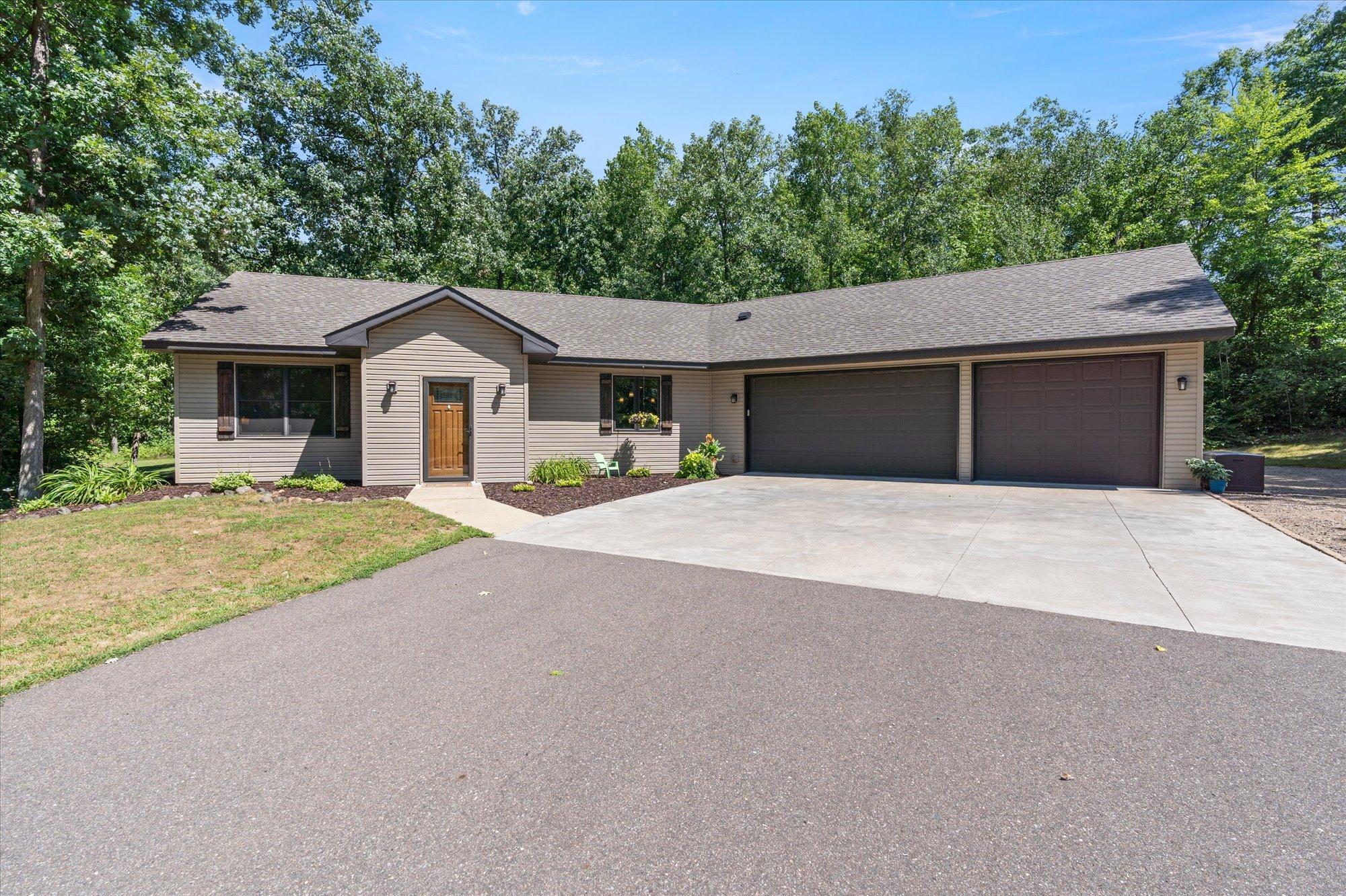 2013 single family home for sale at 33006 Big Pine Hollow Road in Crosslake, MN — 3 bed, 1 bath (photo 2 of 38)
