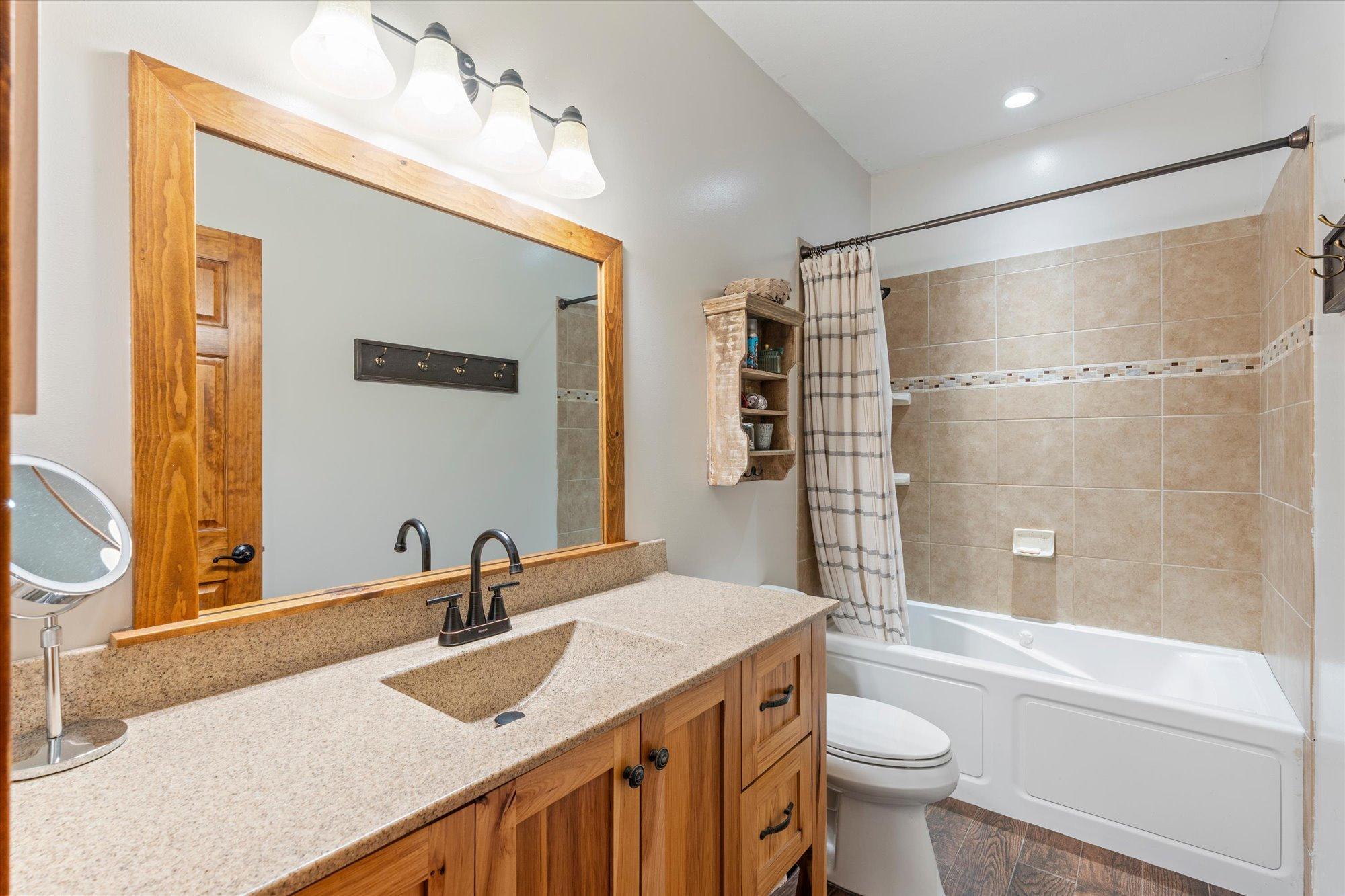 2013 single family home for sale at 33006 Big Pine Hollow Road in Crosslake, MN — 3 bed, 1 bath (photo 17 of 38)