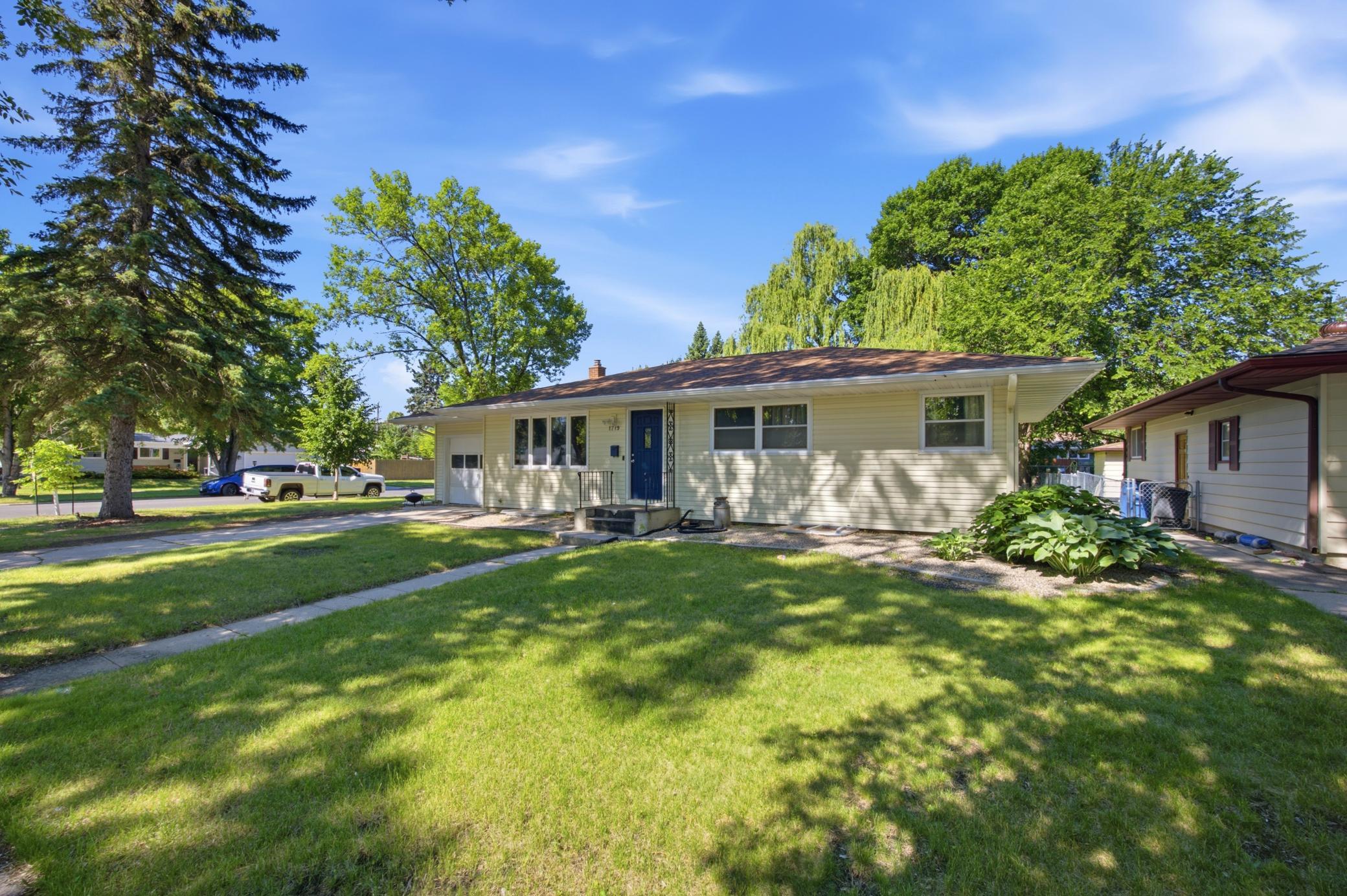 1719 18th Street S, Moorhead MN 56560 - Photo 2 of 41