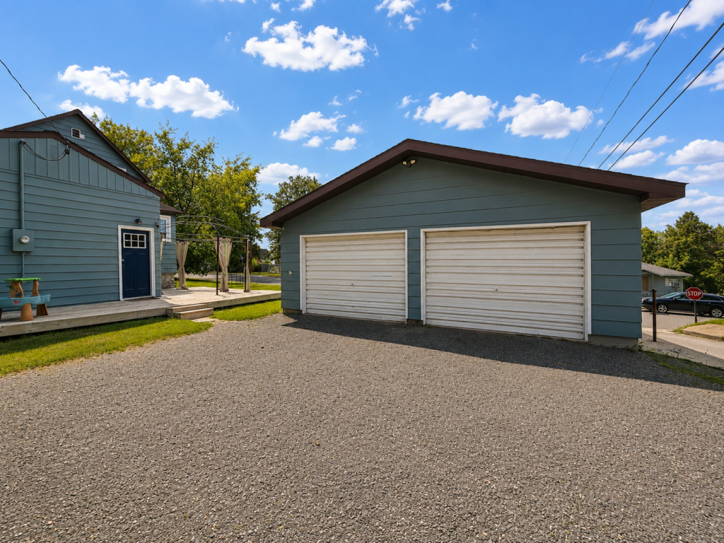 1920 single family home for sale at 302 Mitchell Street in Coleraine, MN — 4 bed, 2 bath (photo 21 of 30)