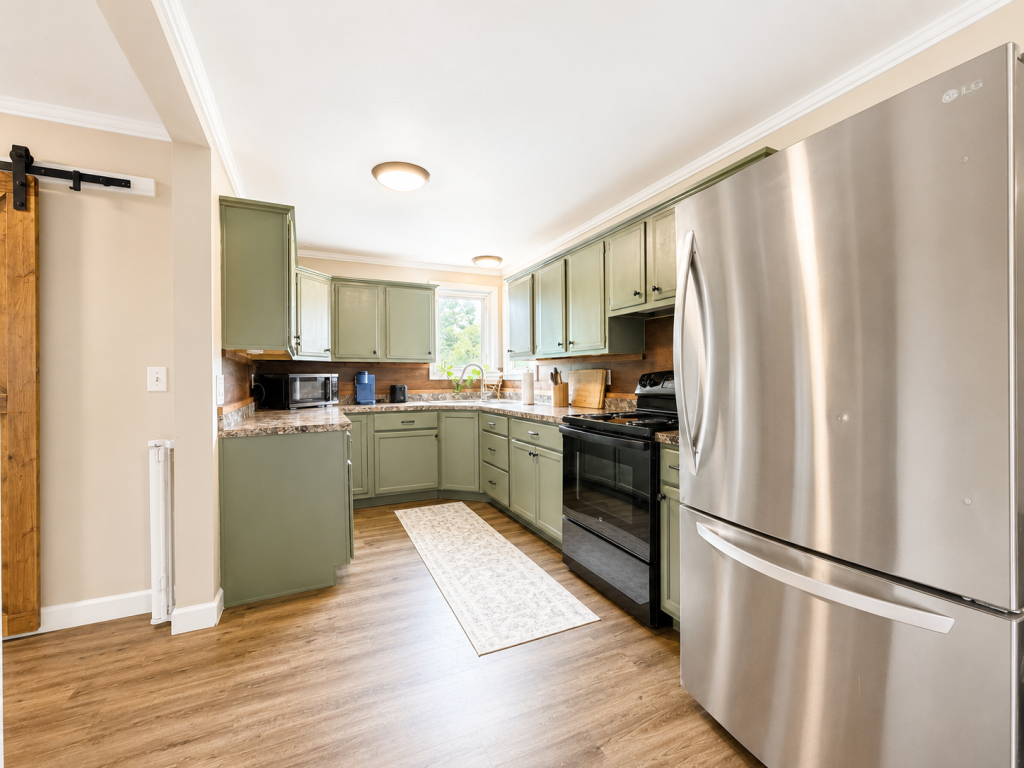 1920 single family home for sale at 302 Mitchell Street in Coleraine, MN — 4 bed, 2 bath (photo 6 of 30)