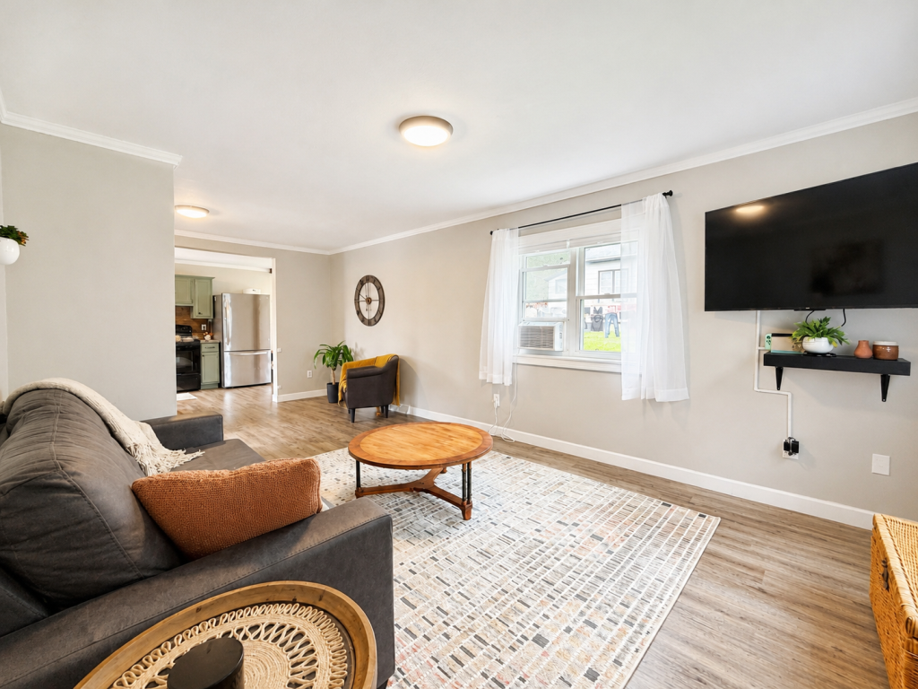 1920 single family home for sale at 302 Mitchell Street in Coleraine, MN — 4 bed, 2 bath (photo 10 of 30)