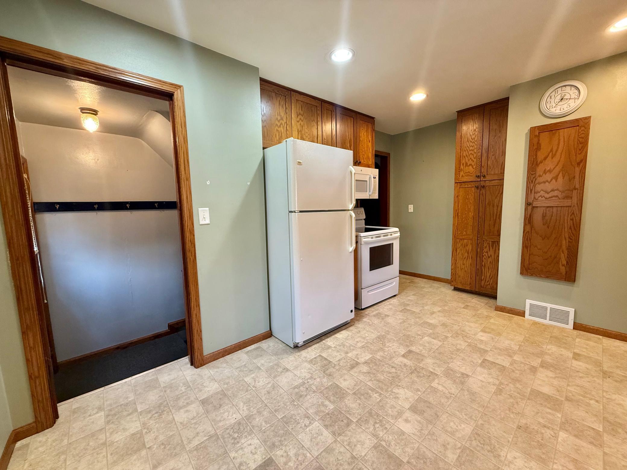 1935 single family home for sale at 618 Dewey Avenue N in Thief River Falls, MN — 3 bed, 2 bath (photo 13 of 38)
