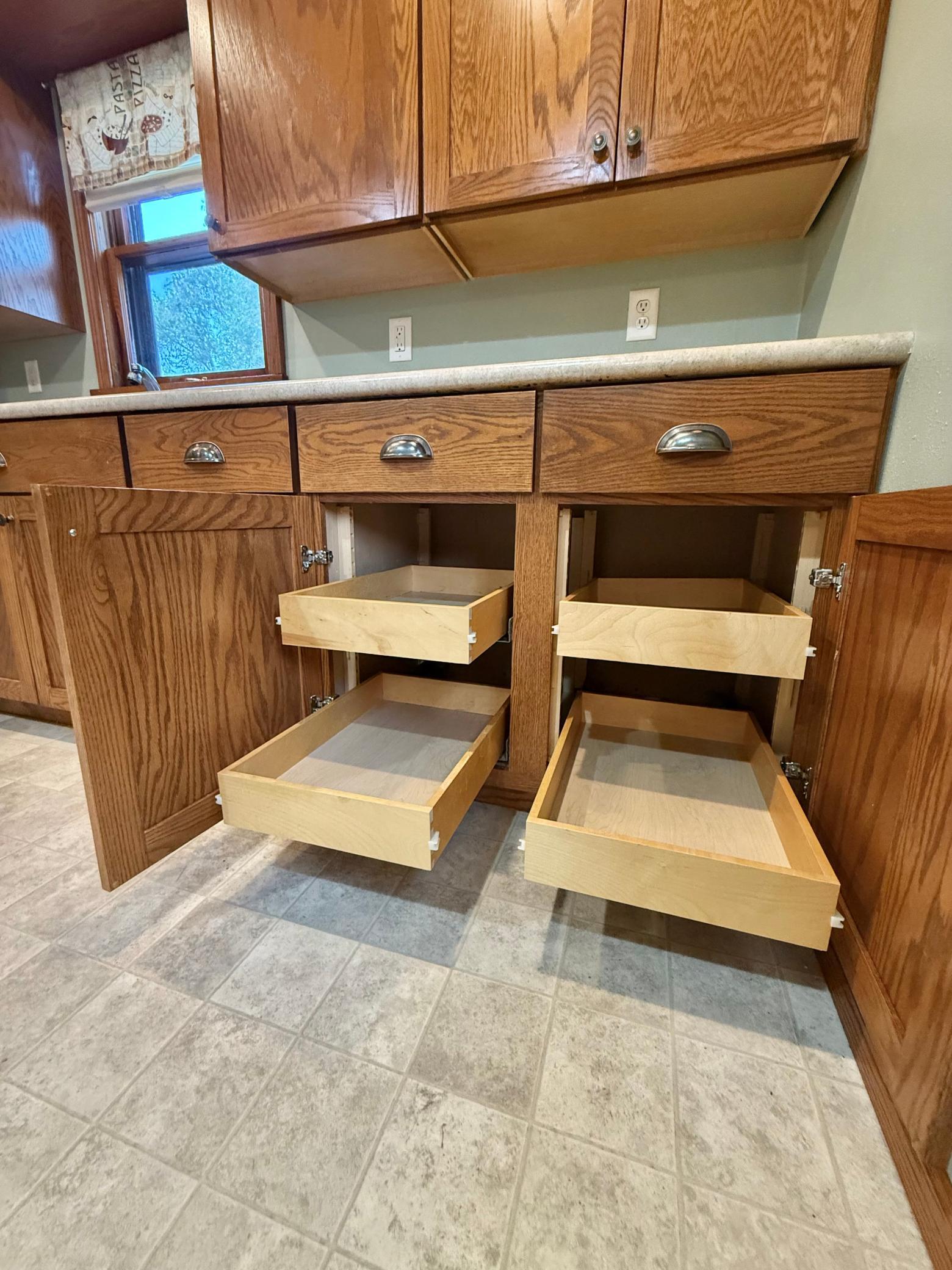 1935 single family home for sale at 618 Dewey Avenue N in Thief River Falls, MN — 3 bed, 2 bath (photo 15 of 38)