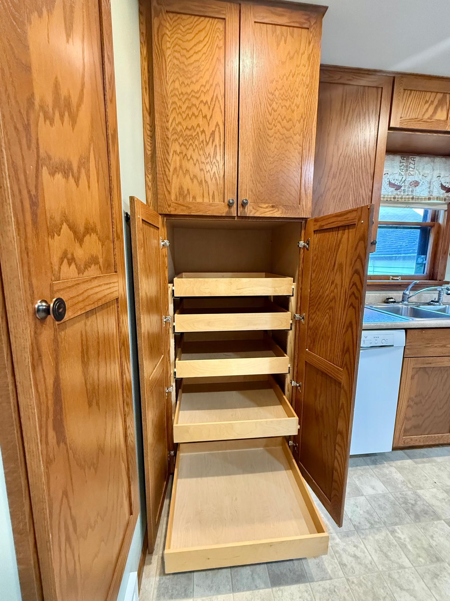 1935 single family home for sale at 618 Dewey Avenue N in Thief River Falls, MN — 3 bed, 2 bath (photo 16 of 38)