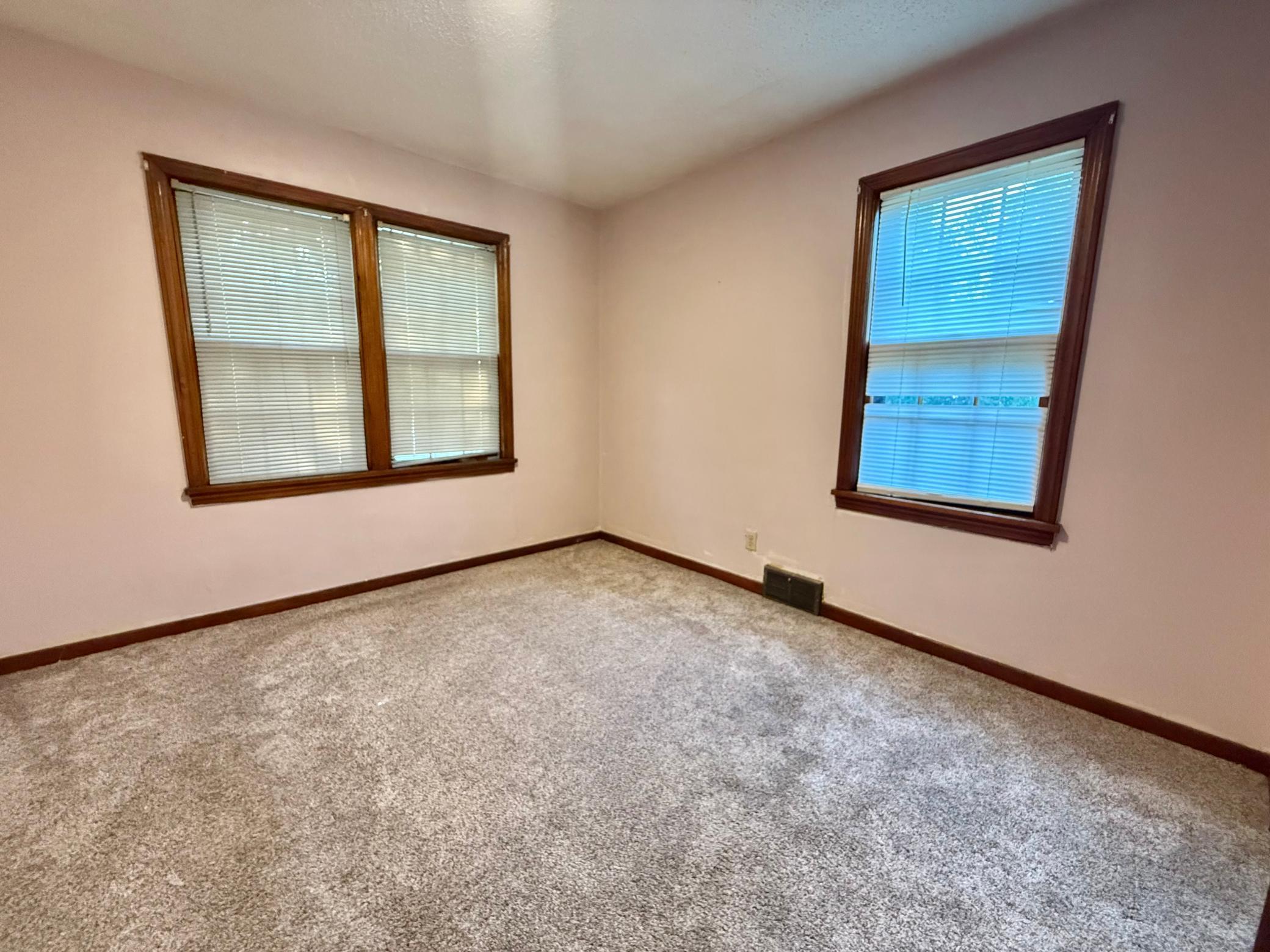 1935 single family home for sale at 618 Dewey Avenue N in Thief River Falls, MN — 3 bed, 2 bath (photo 19 of 38)