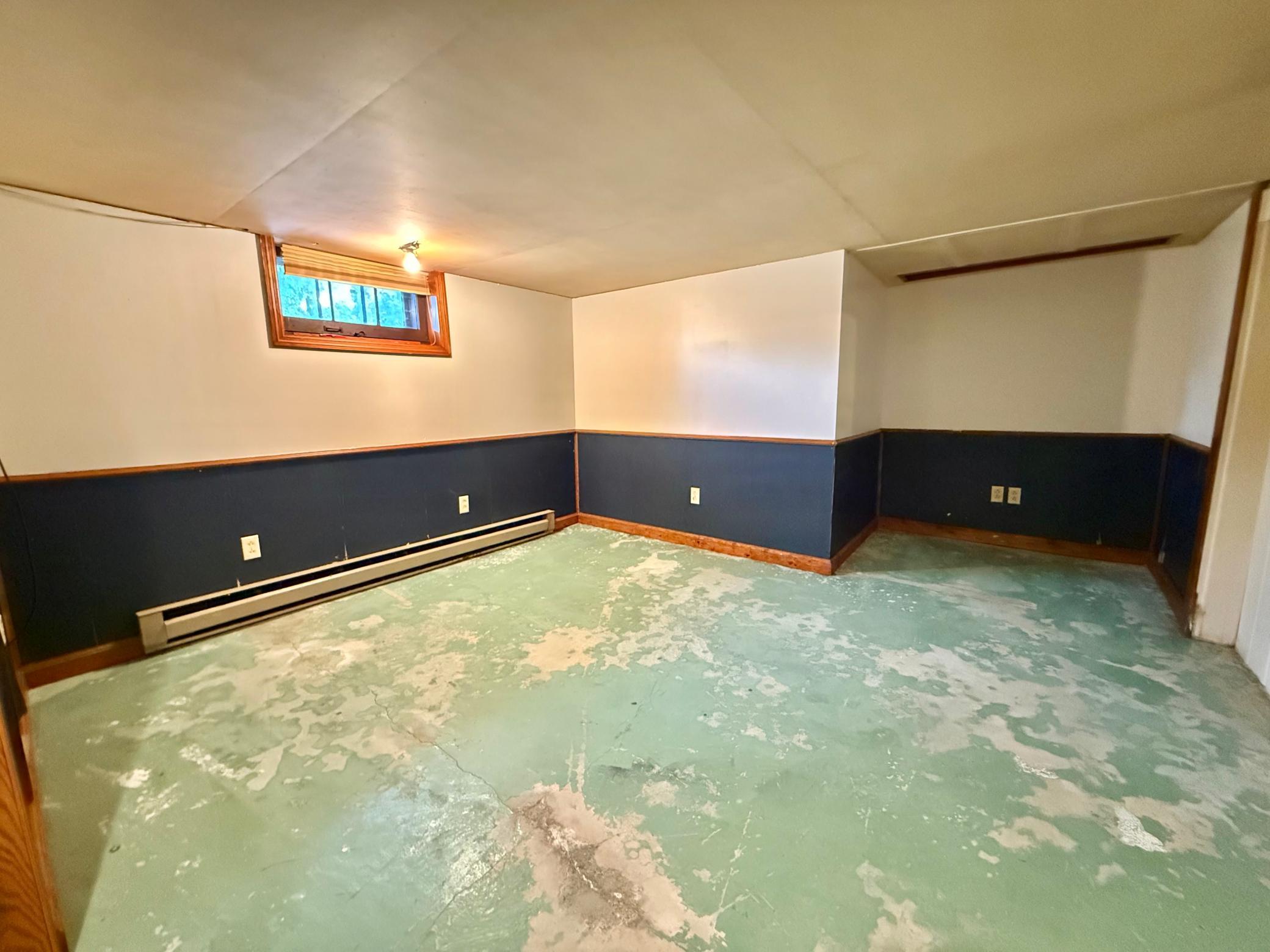 1935 single family home for sale at 618 Dewey Avenue N in Thief River Falls, MN — 3 bed, 2 bath (photo 28 of 38)
