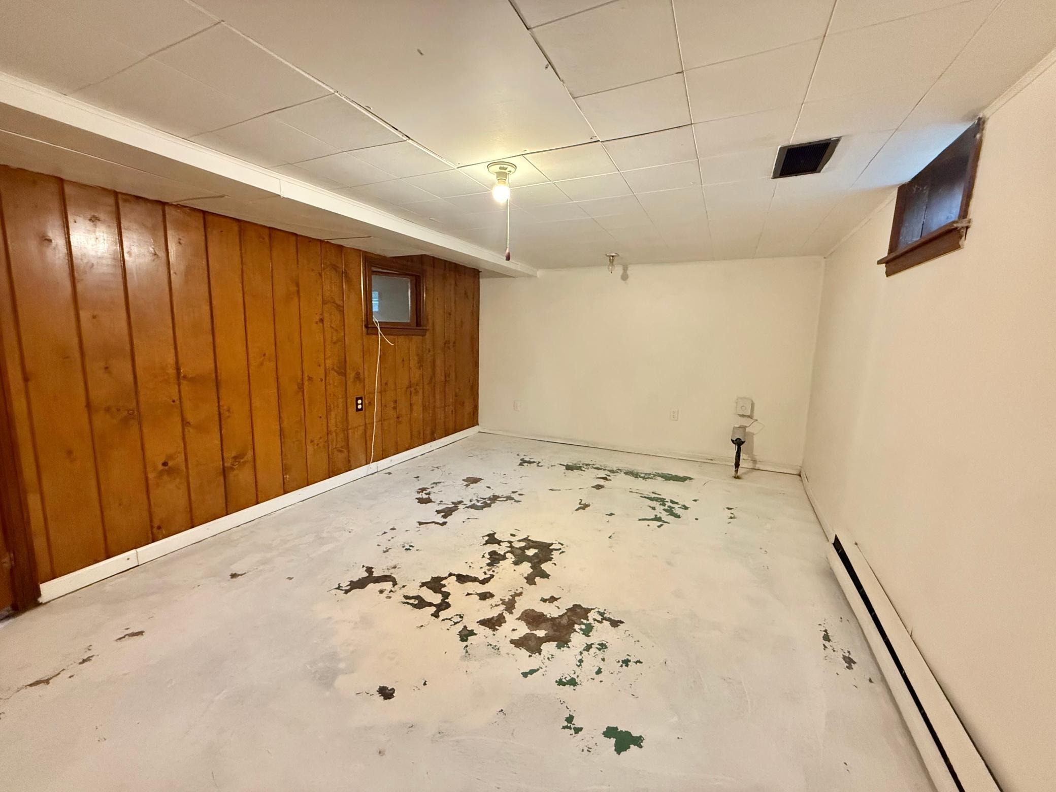 1935 single family home for sale at 618 Dewey Avenue N in Thief River Falls, MN — 3 bed, 2 bath (photo 29 of 38)
