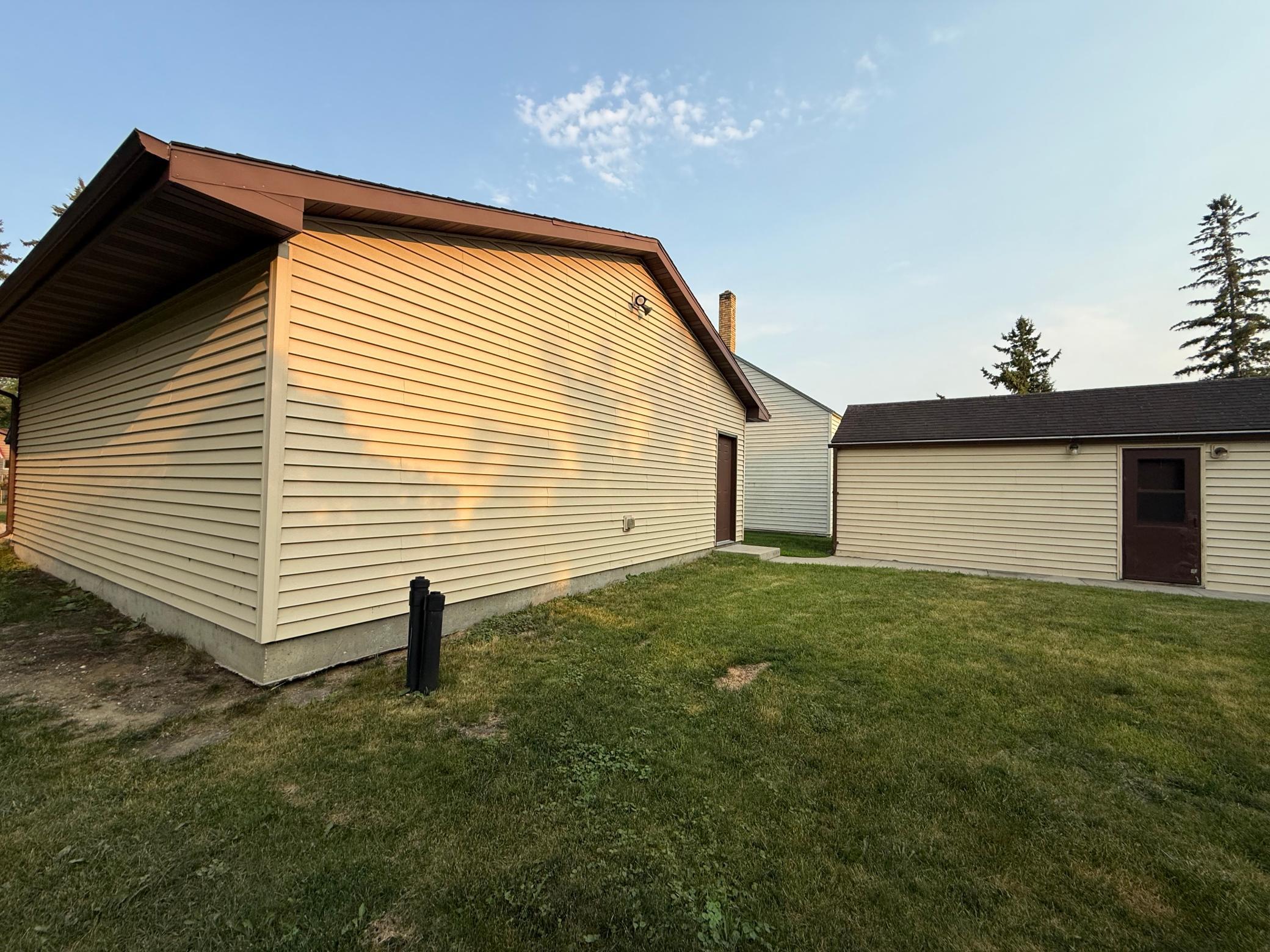 1935 single family home for sale at 618 Dewey Avenue N in Thief River Falls, MN — 3 bed, 2 bath (photo 35 of 38)