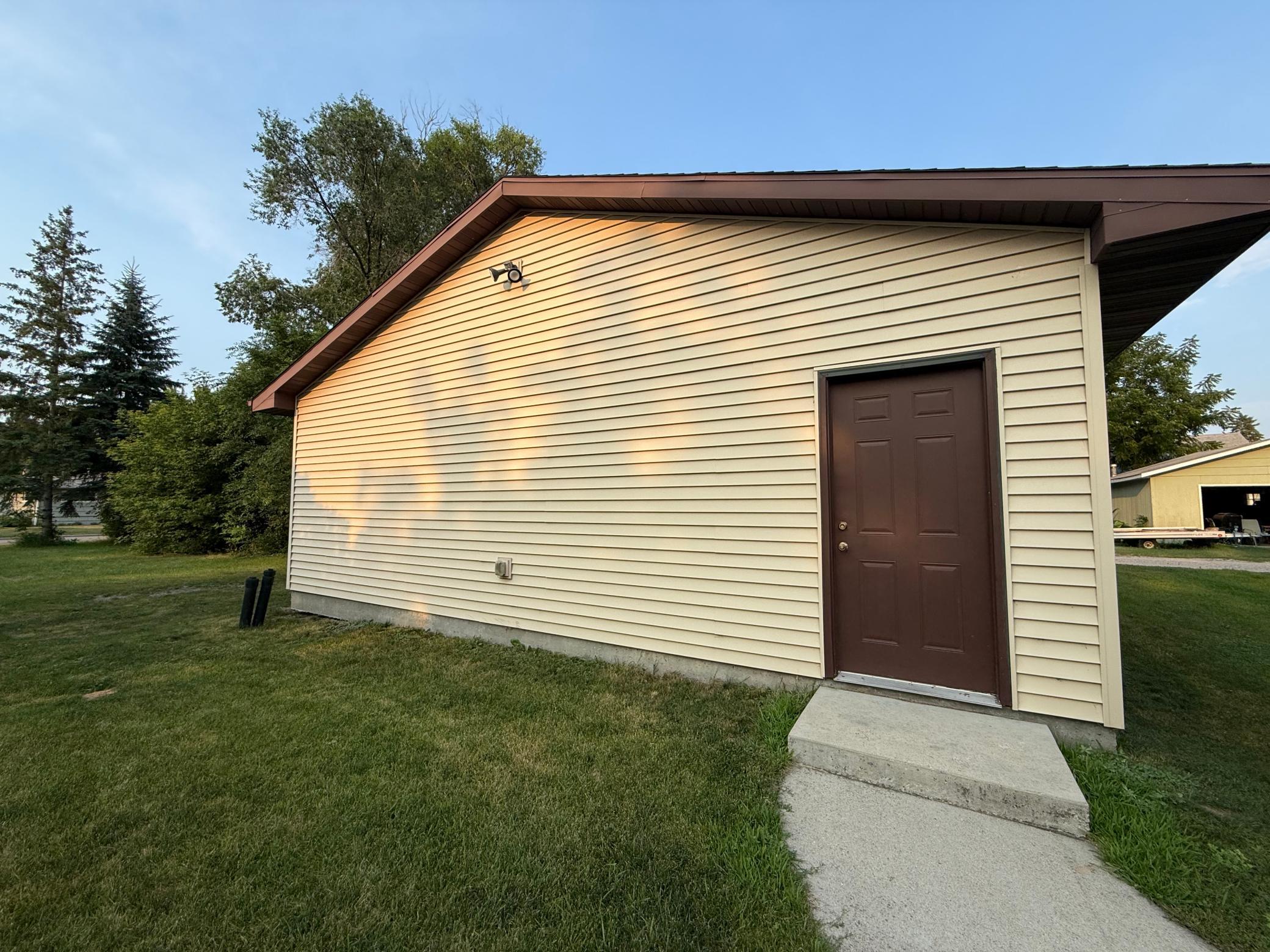 1935 single family home for sale at 618 Dewey Avenue N in Thief River Falls, MN — 3 bed, 2 bath (photo 36 of 38)