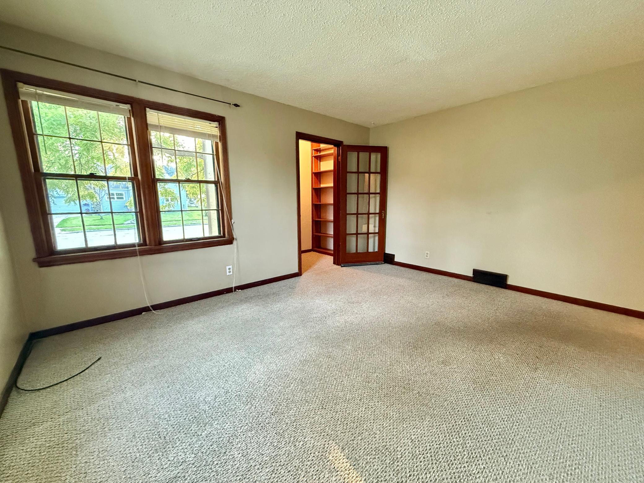 1935 single family home for sale at 618 Dewey Avenue N in Thief River Falls, MN — 3 bed, 2 bath (photo 5 of 38)