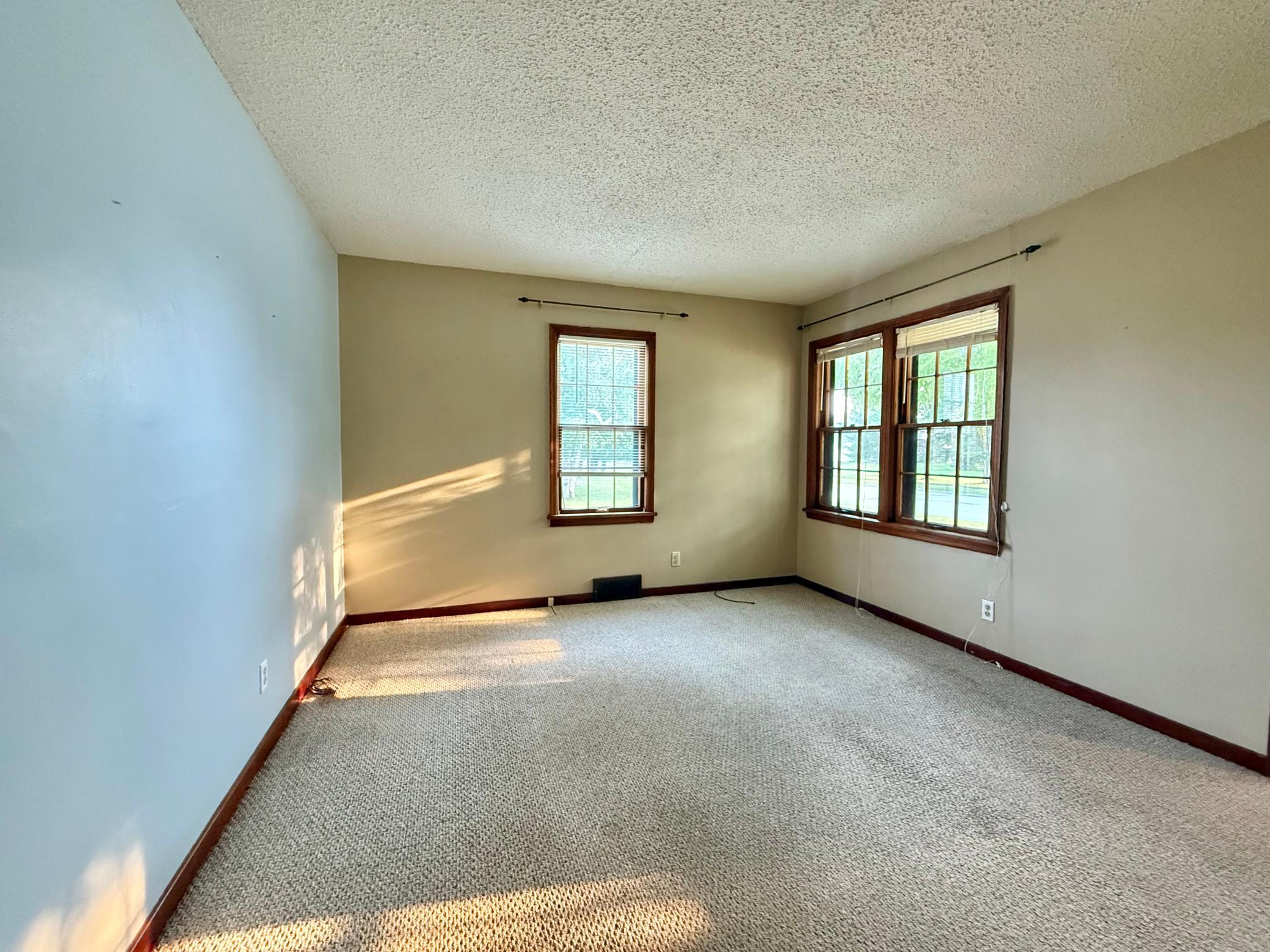 1935 single family home for sale at 618 Dewey Avenue N in Thief River Falls, MN — 3 bed, 2 bath (photo 7 of 38)