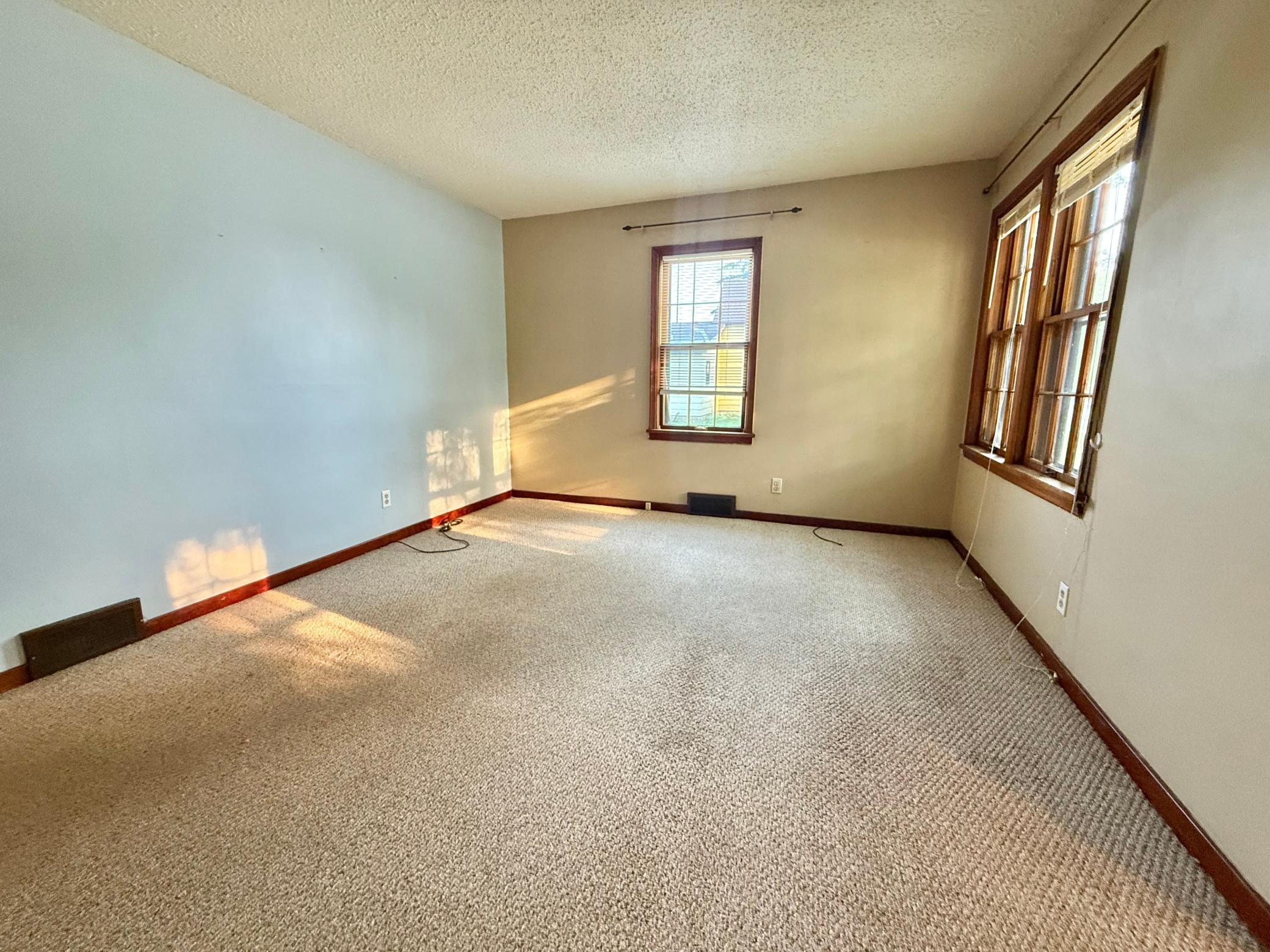 1935 single family home for sale at 618 Dewey Avenue N in Thief River Falls, MN — 3 bed, 2 bath (photo 8 of 38)