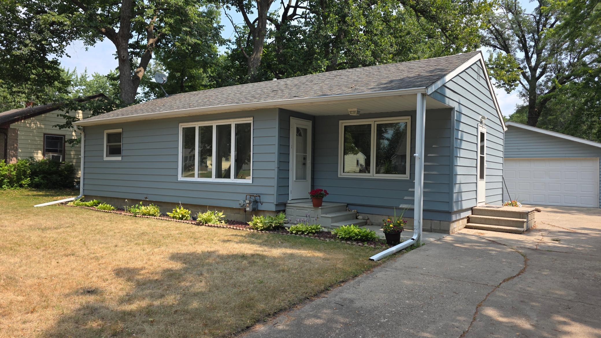 1956 single family home for sale at 1517 Gary Avenue in Detroit Lakes, MN — 3 bed, 1 bath