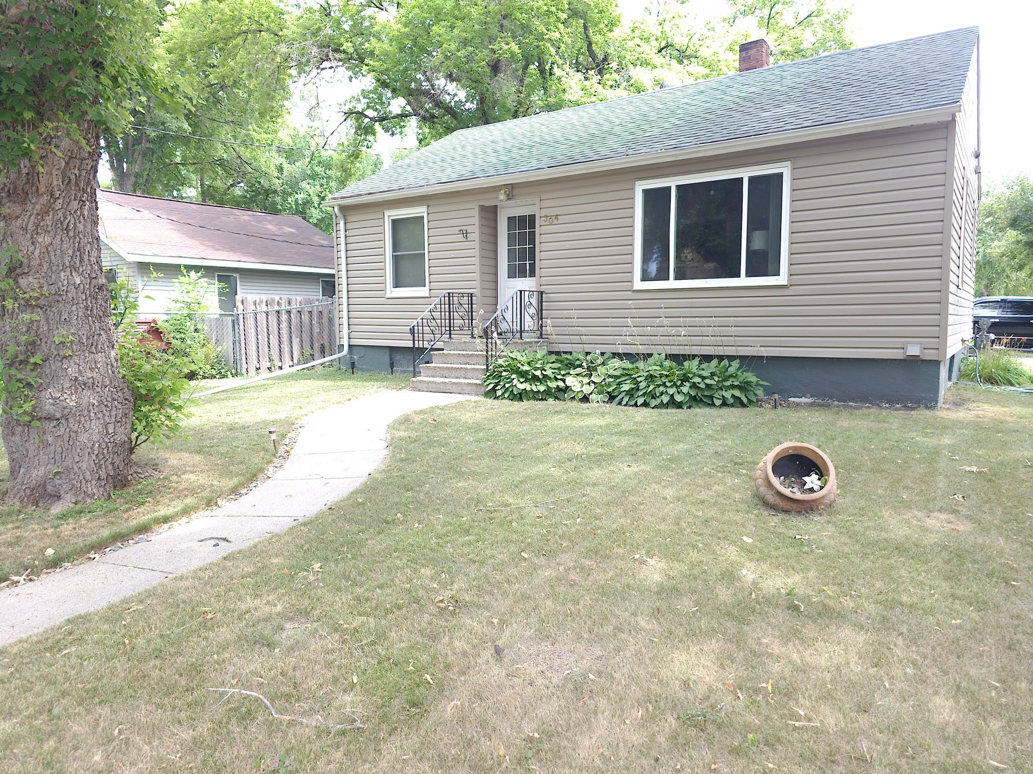 304 13th Street N, Moorhead MN 56560 - Photo 2 of 3